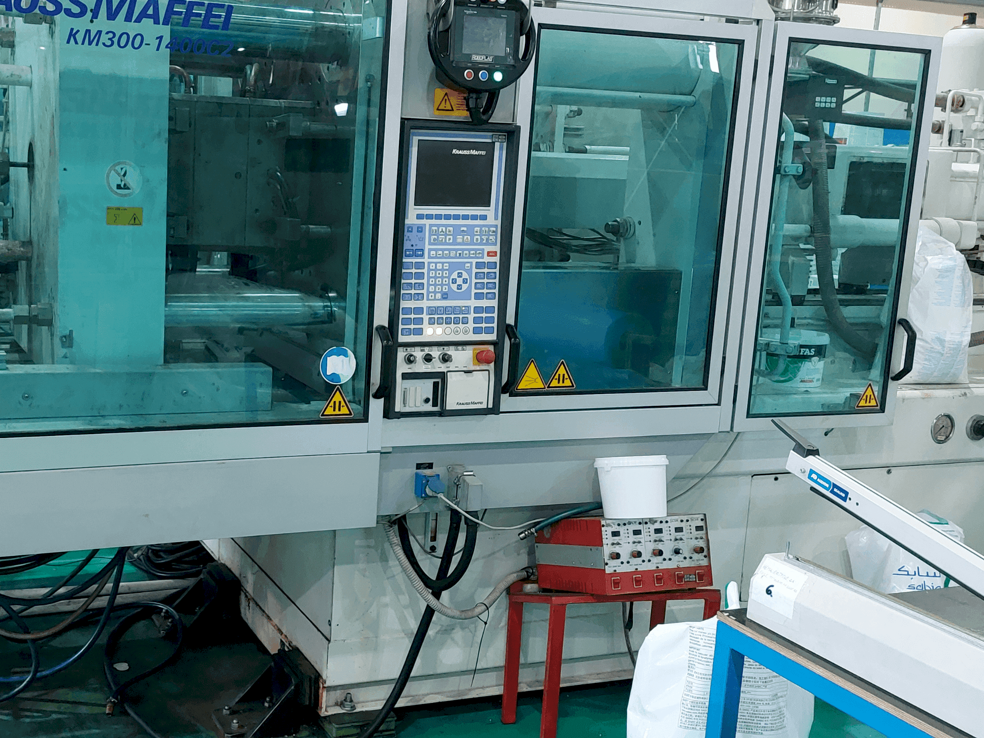 A Krauss Maffei 300 – 1400 C2 gép elölnézete