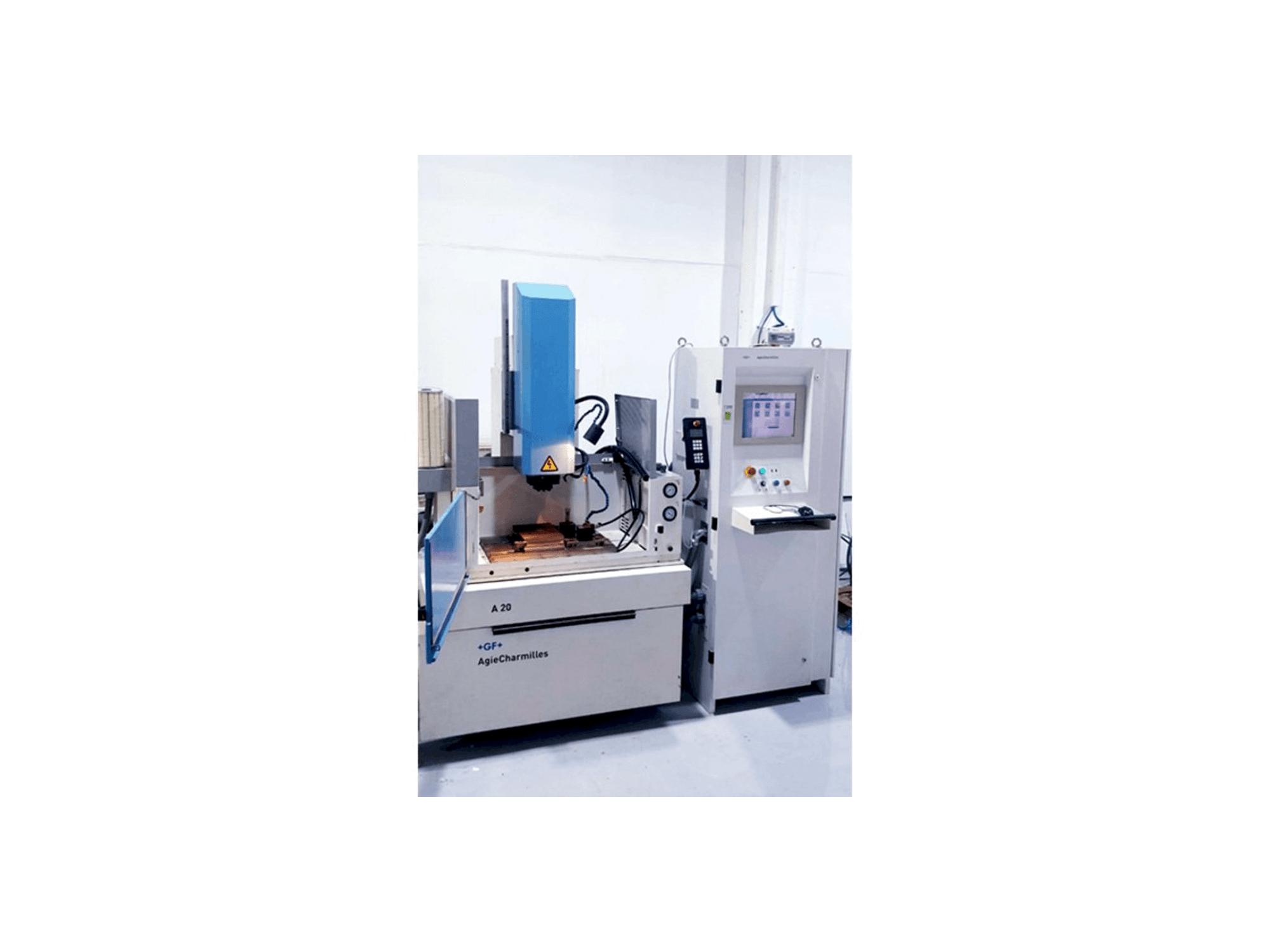 A AgieCharmilles SA20 gép elölnézete