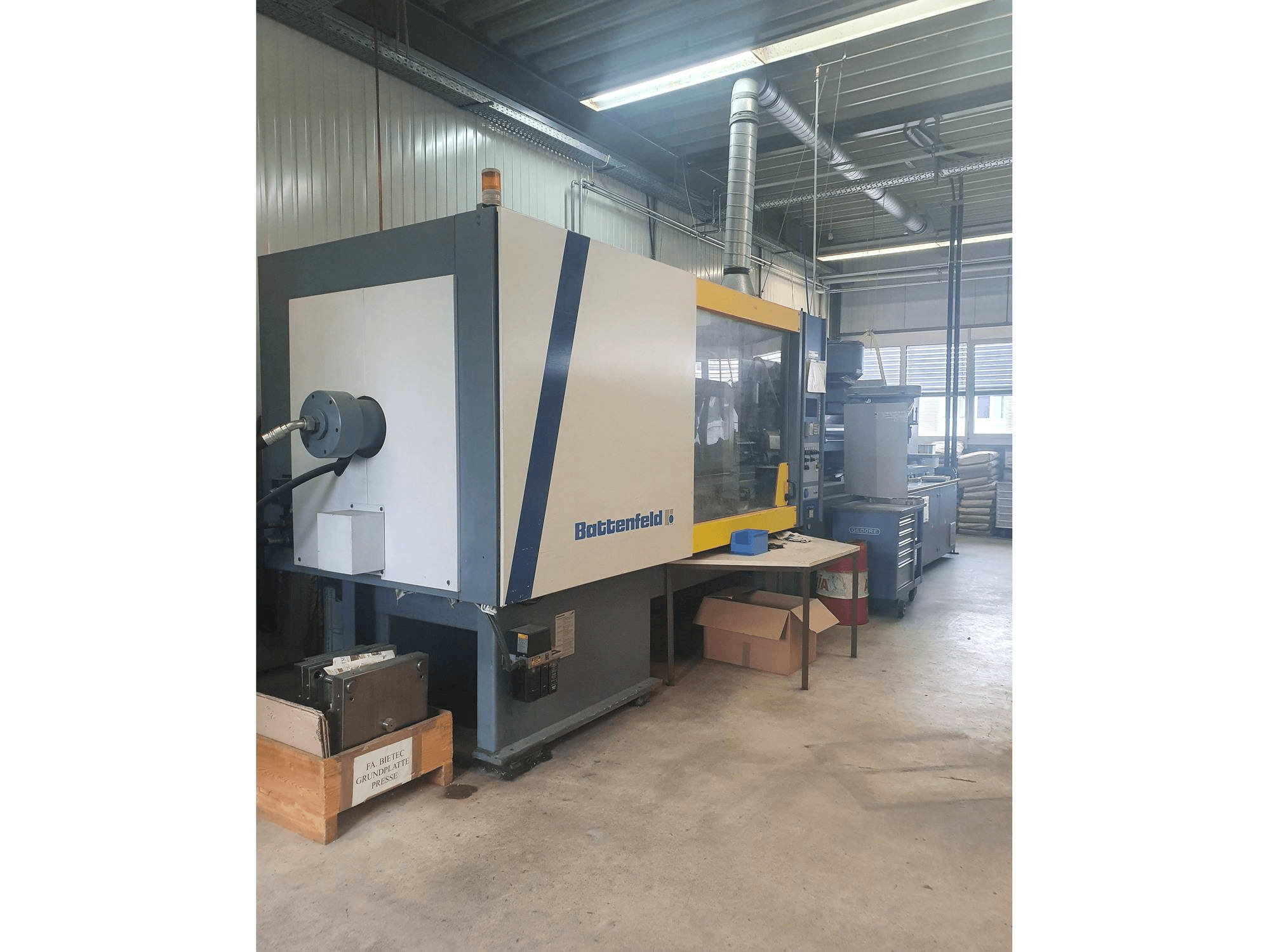 A Battenfeld BK 3500/2800 gép elölnézete
