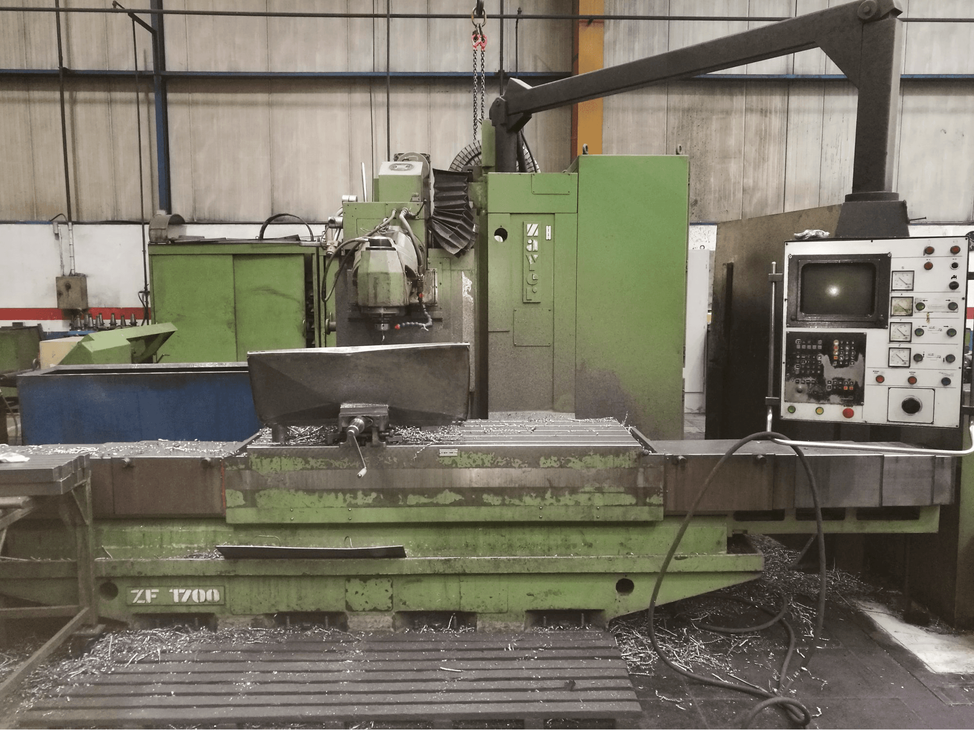 A Zayer ZF 1700 gép bal oldali nézete