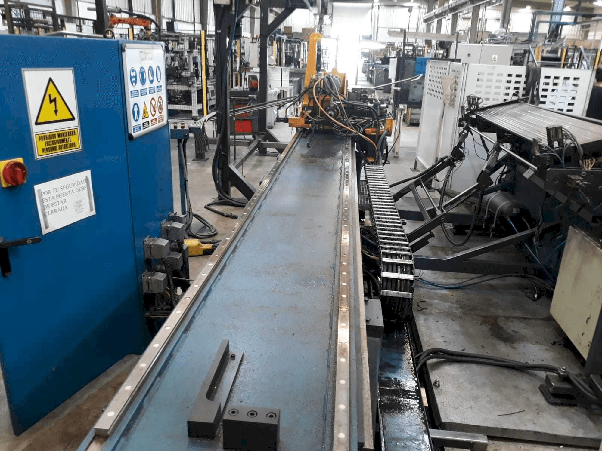 A Tejero HR-50-CNC gép elölnézete