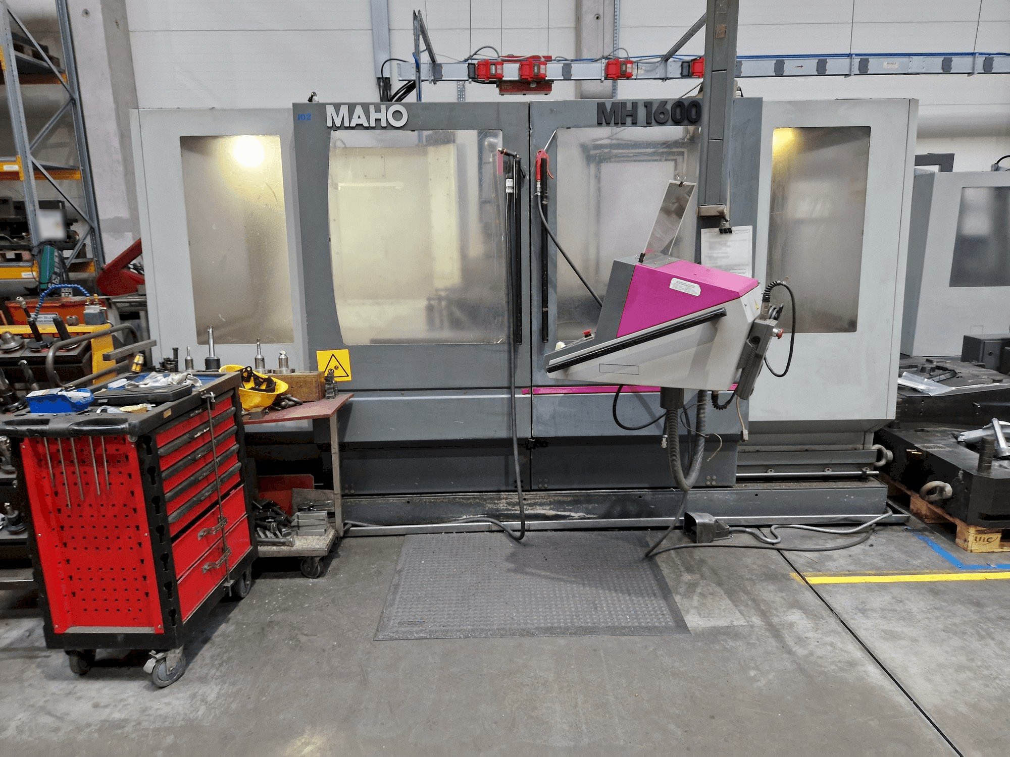 A Maho MH 1600 W gép elölnézete