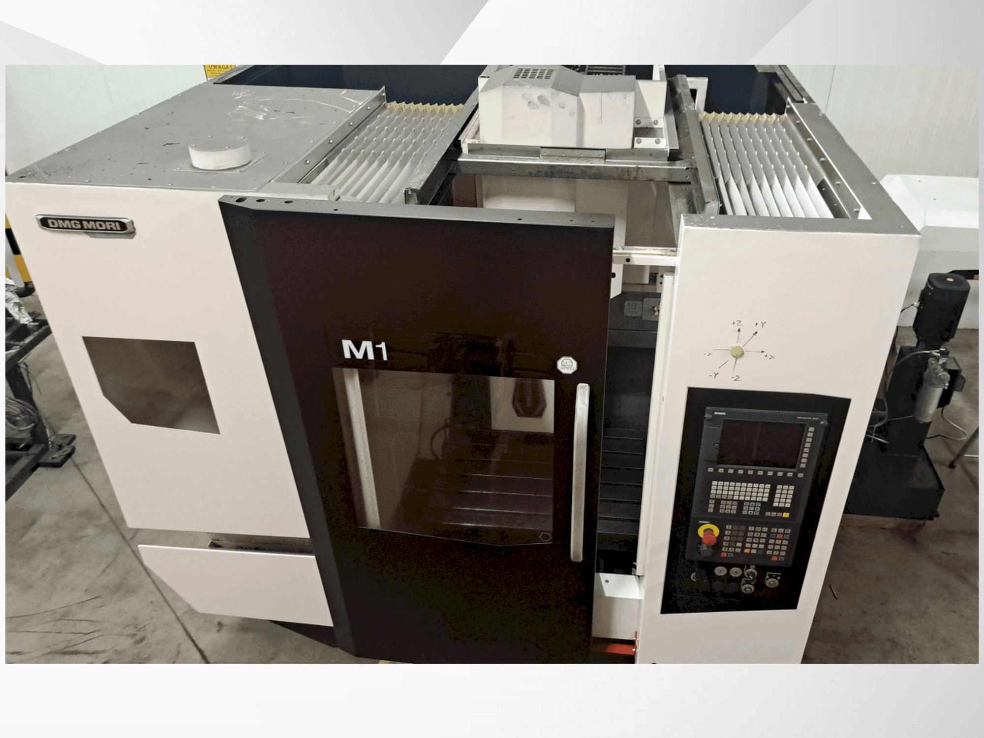 A DMG MORI M1 PRO gép elölnézete