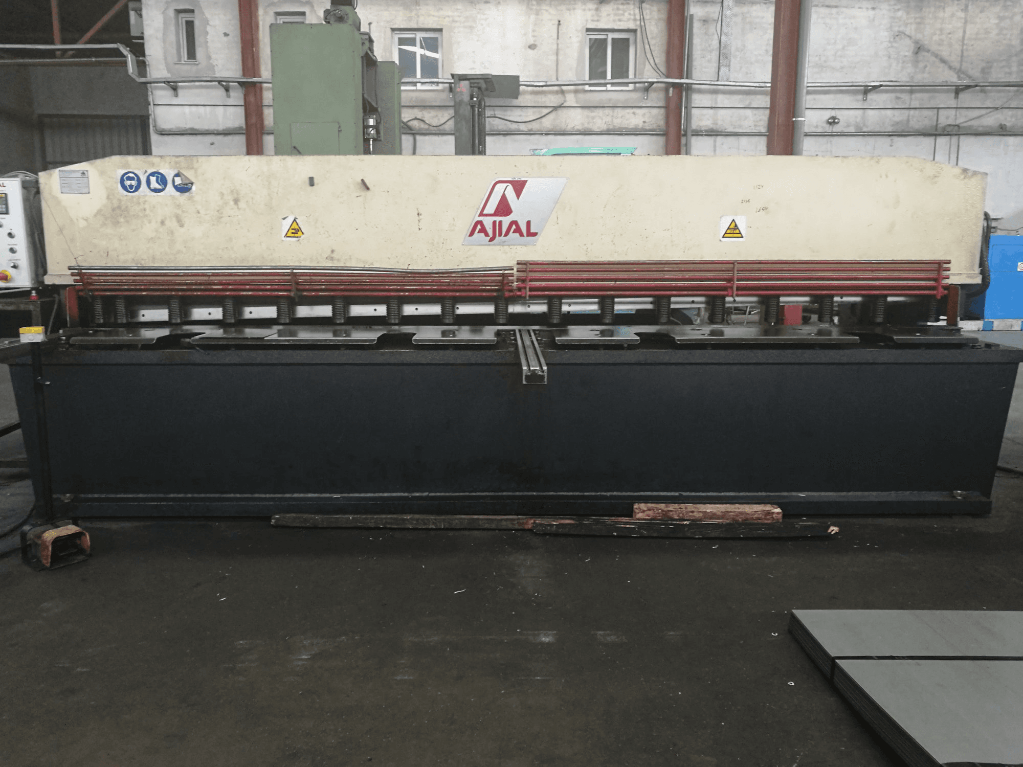 A Ajial CB-640 gép elölnézete