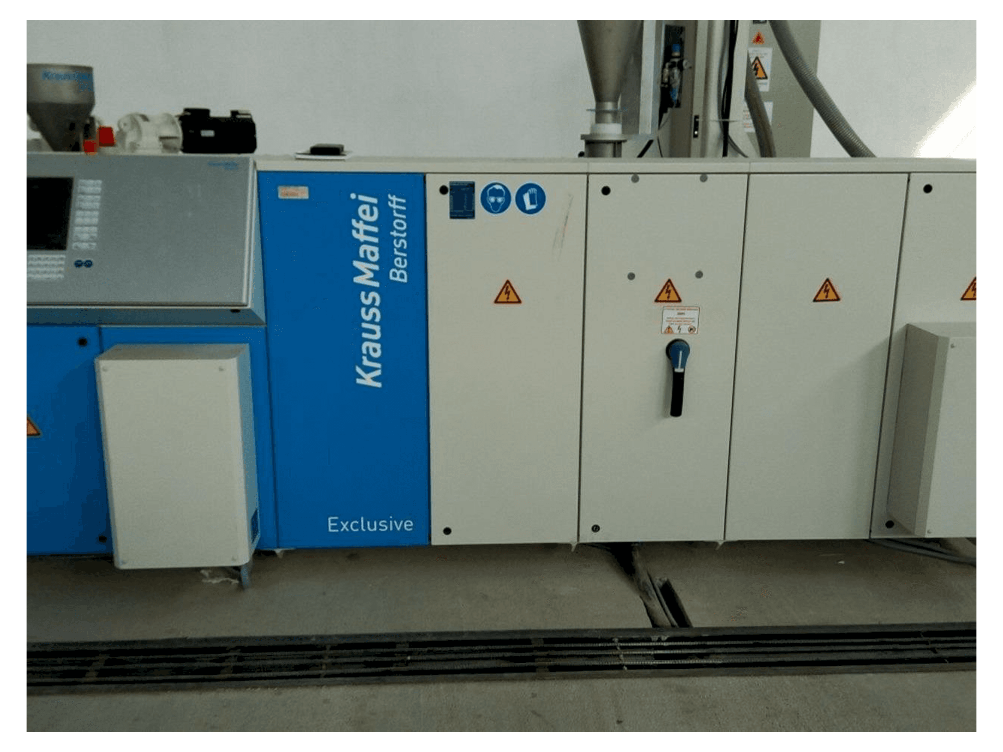 A Krauss Maffei KME 60-36 B/R gép elölnézete