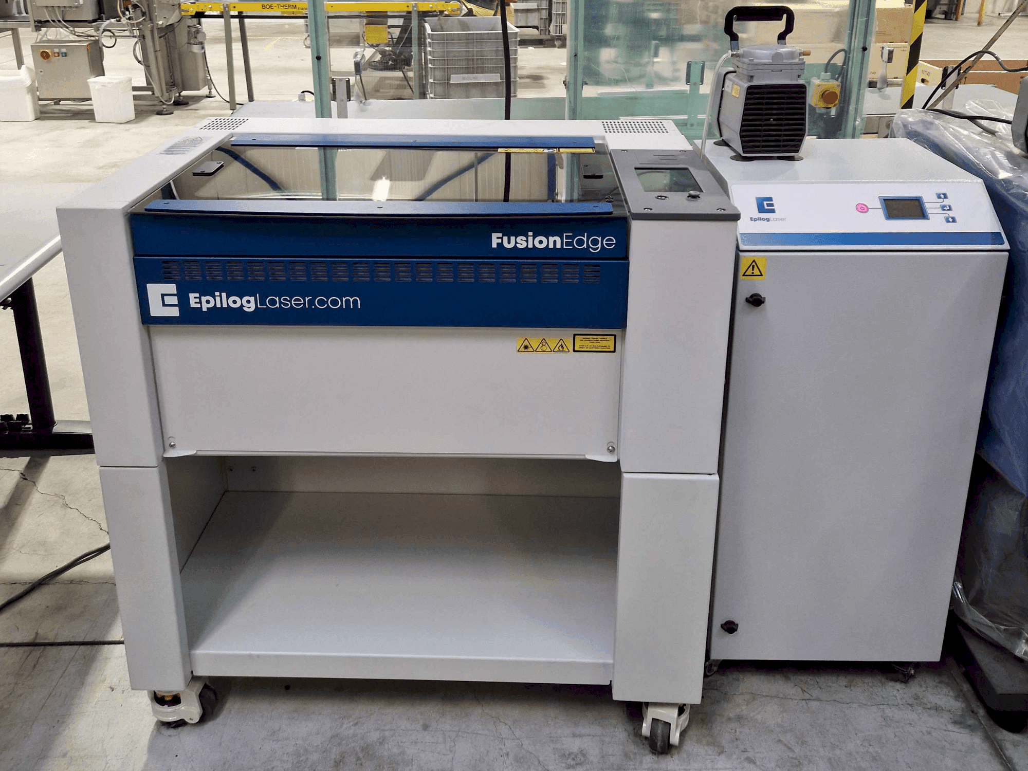 A EPILOG Laser Fusion Ege 12 30watt fiber gép elölnézete
