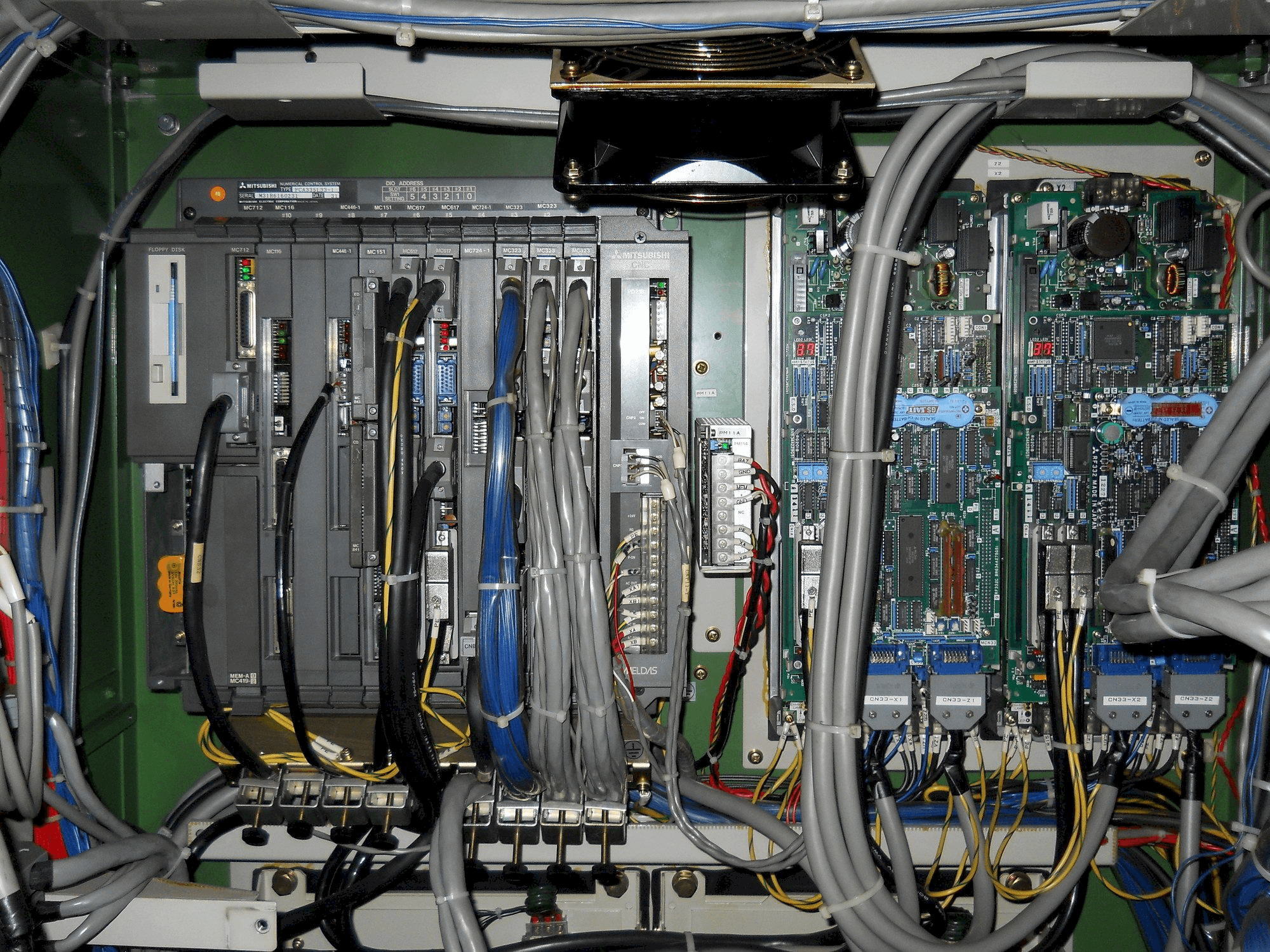 A Mazak Multiplex 610 gép elölnézete