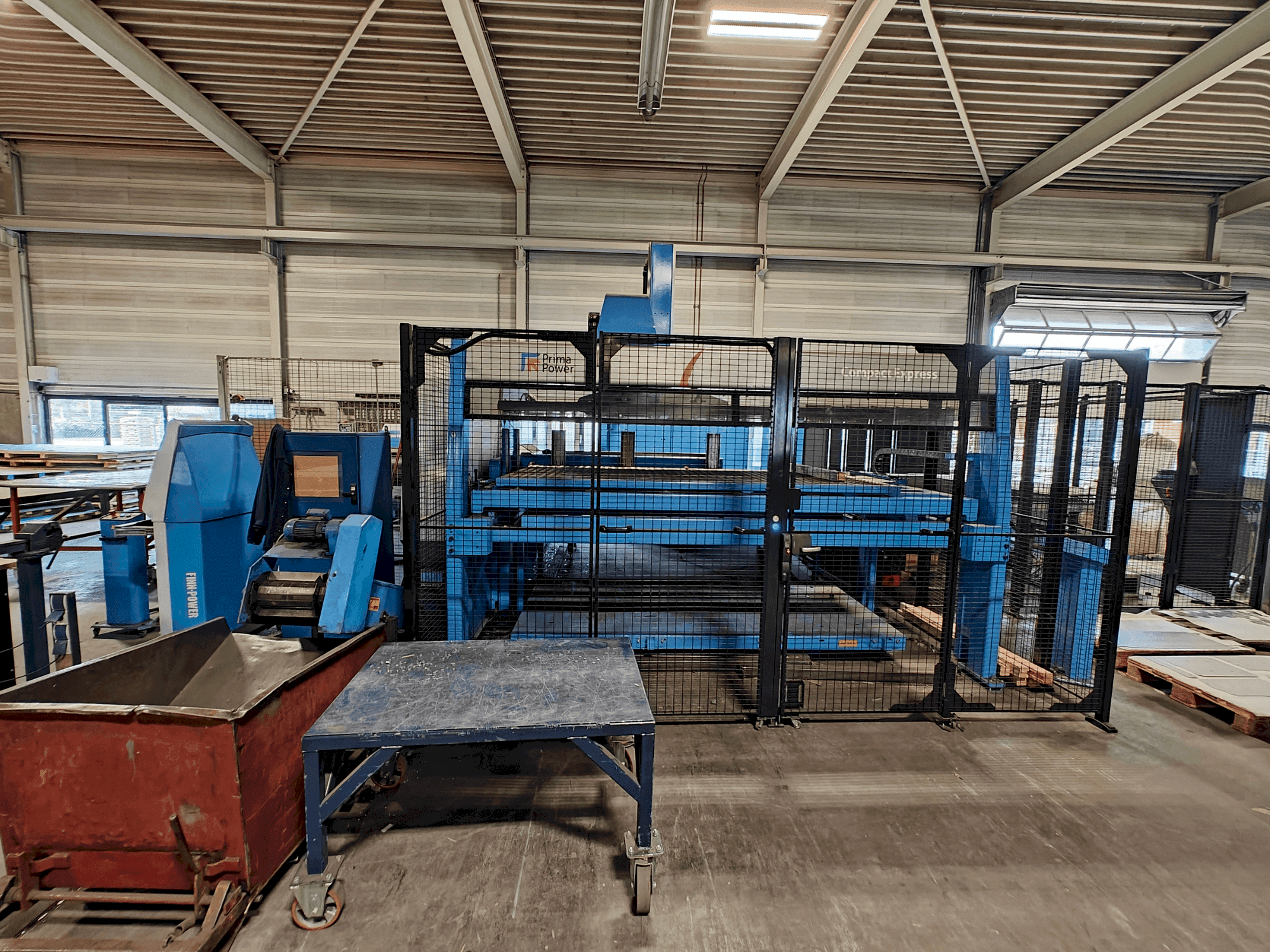 A Finn-Power C6 + Compact Express gép elölnézete