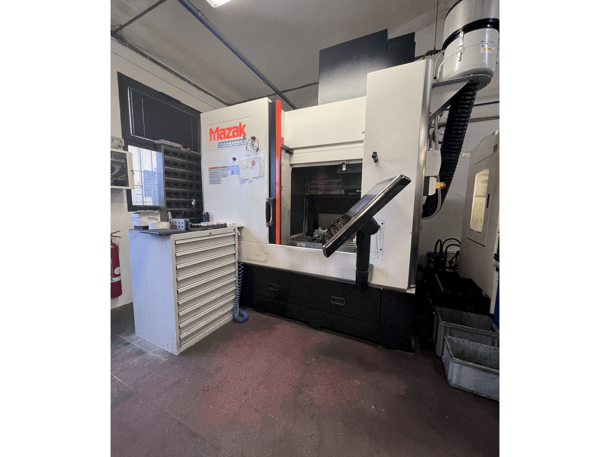A Mazak FJV 200 Smooth G gép elölnézete