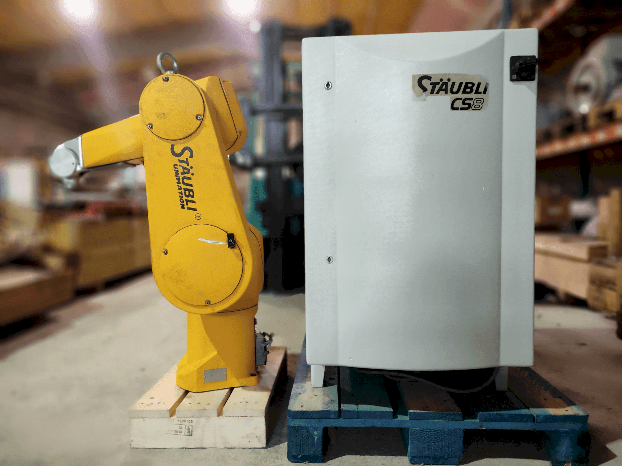 A STAUBLI RX90B gép elölnézete