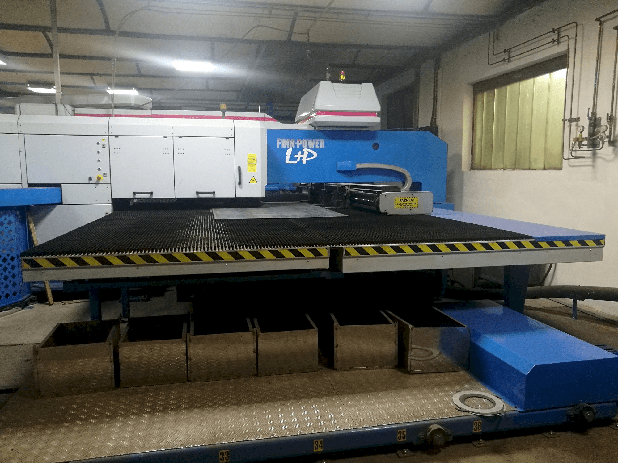 A Finn-Power LP6 SBTV gép elölnézete