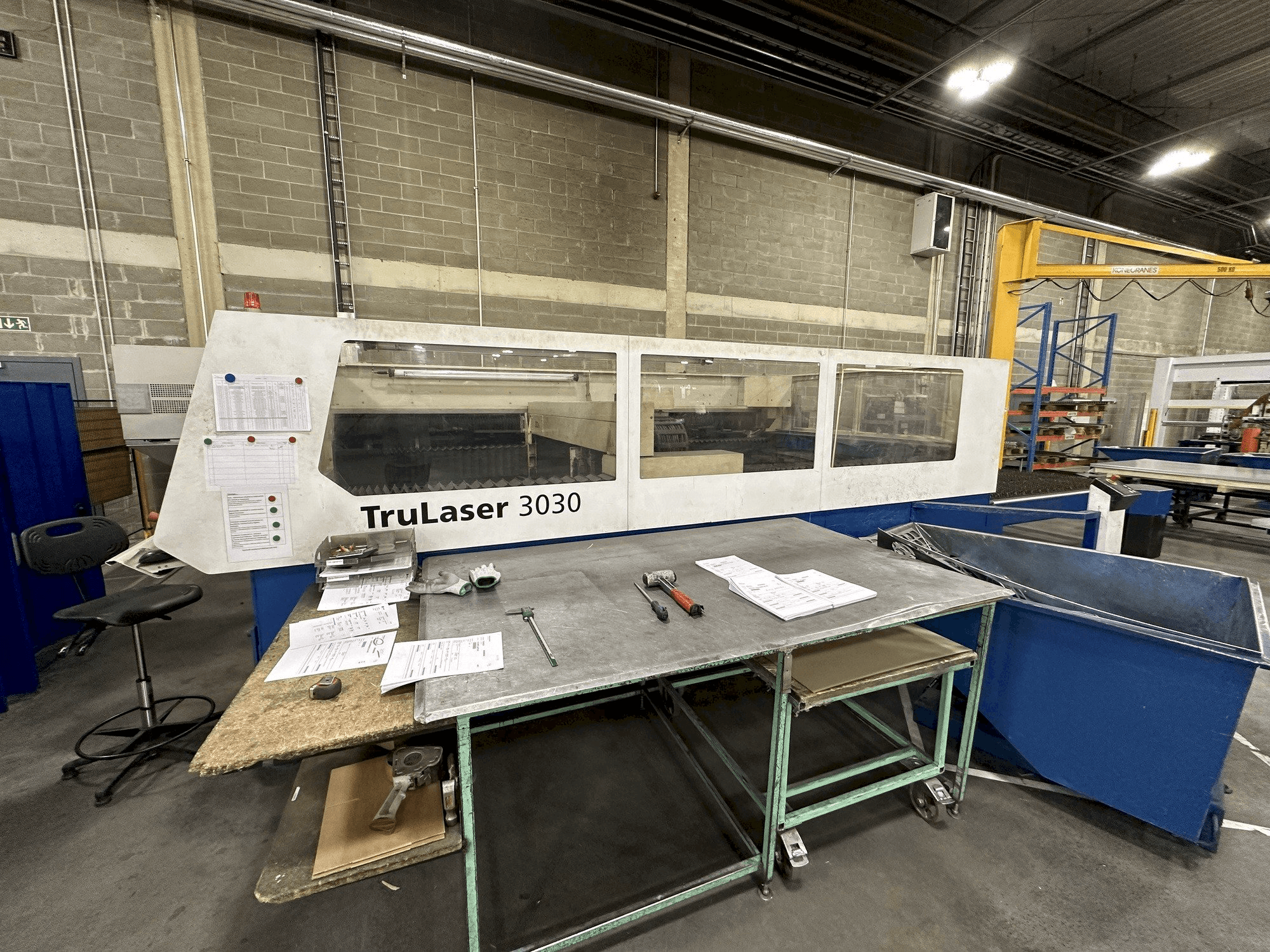 A TRUMPF Trulaser 3030 gép elölnézete