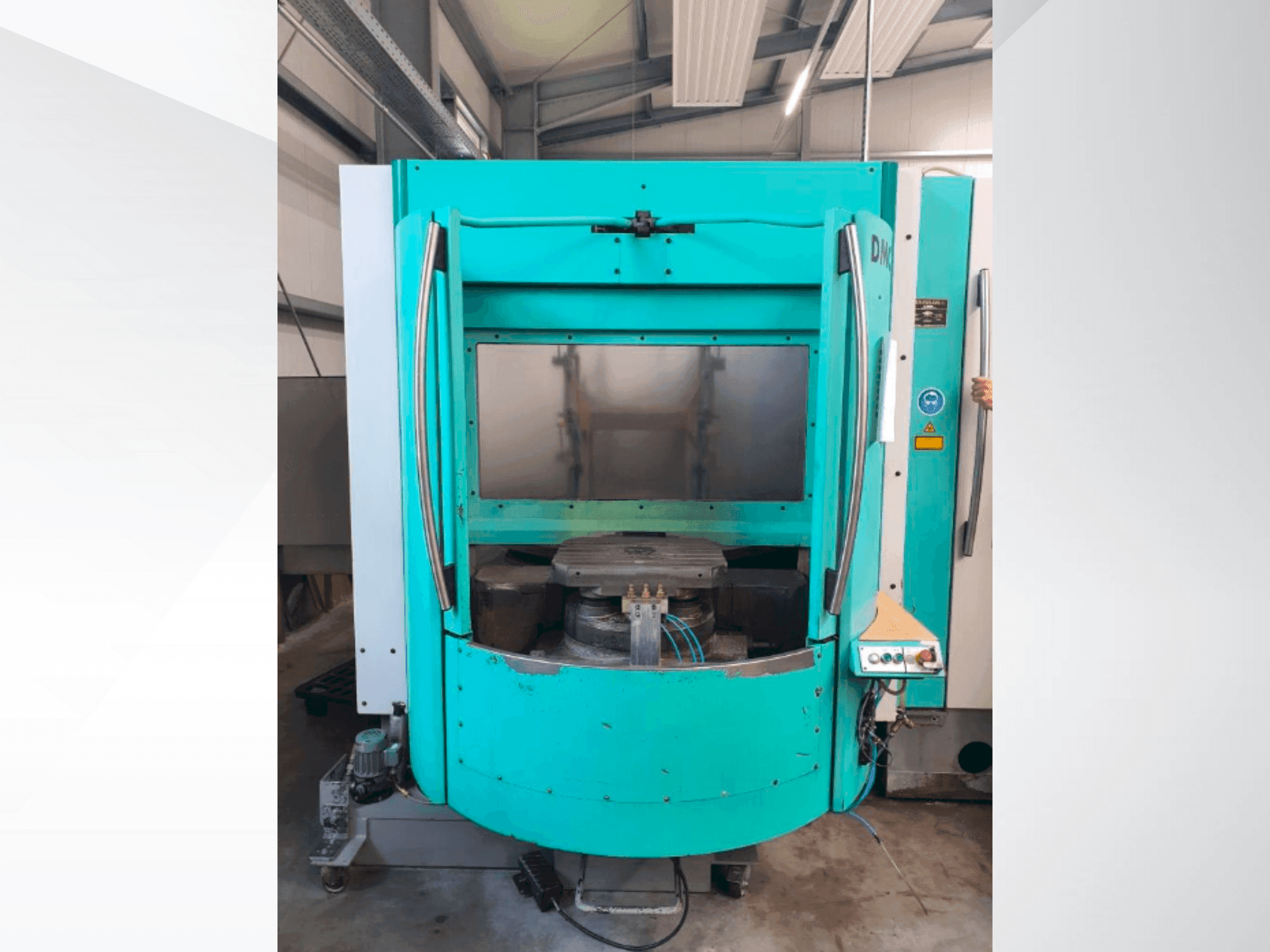 A DECKEL MAHO DMC 60H hi-dyn gép elölnézete