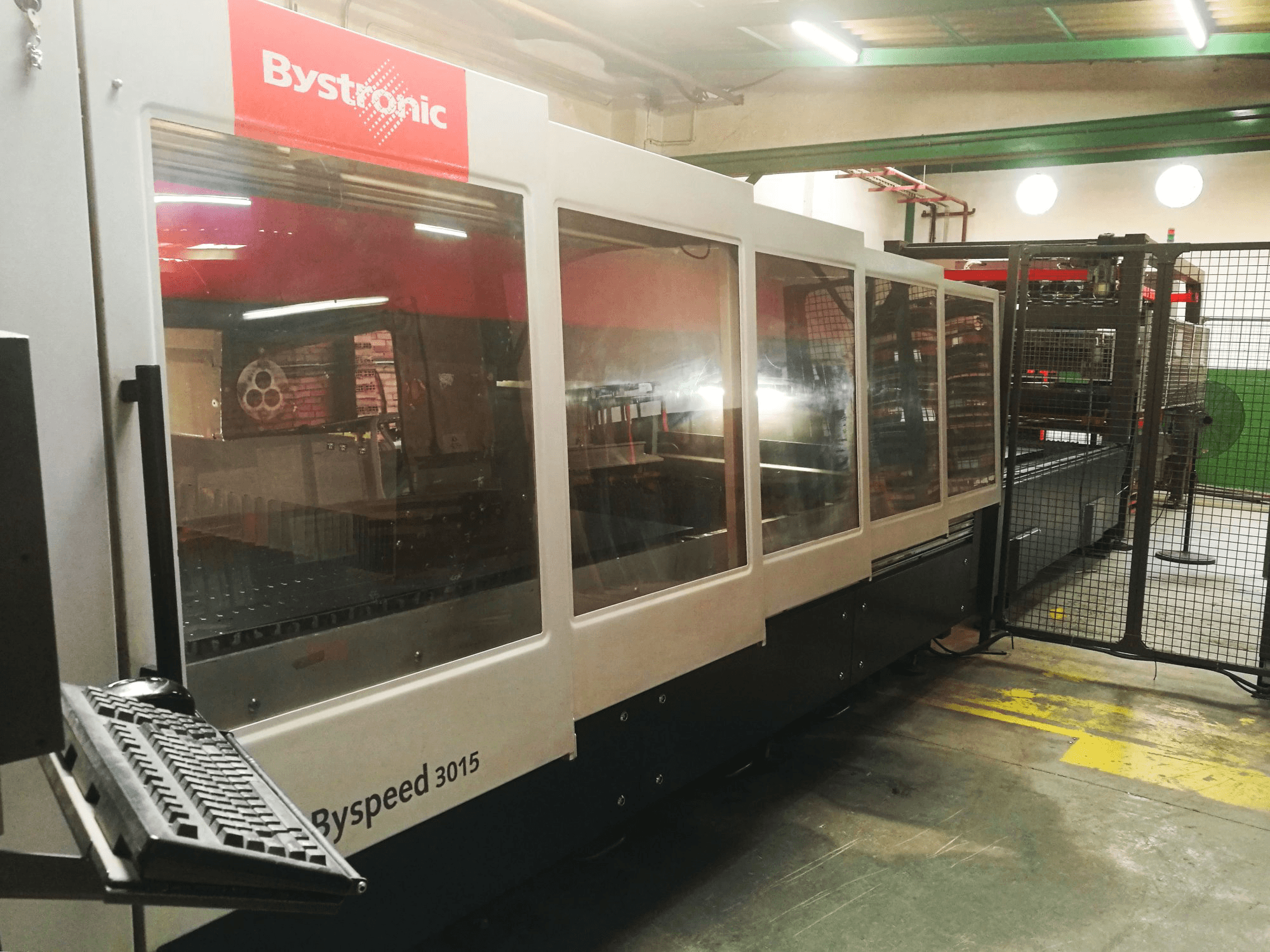 A Bystronic Byspeed 3015 gép jobb nézete