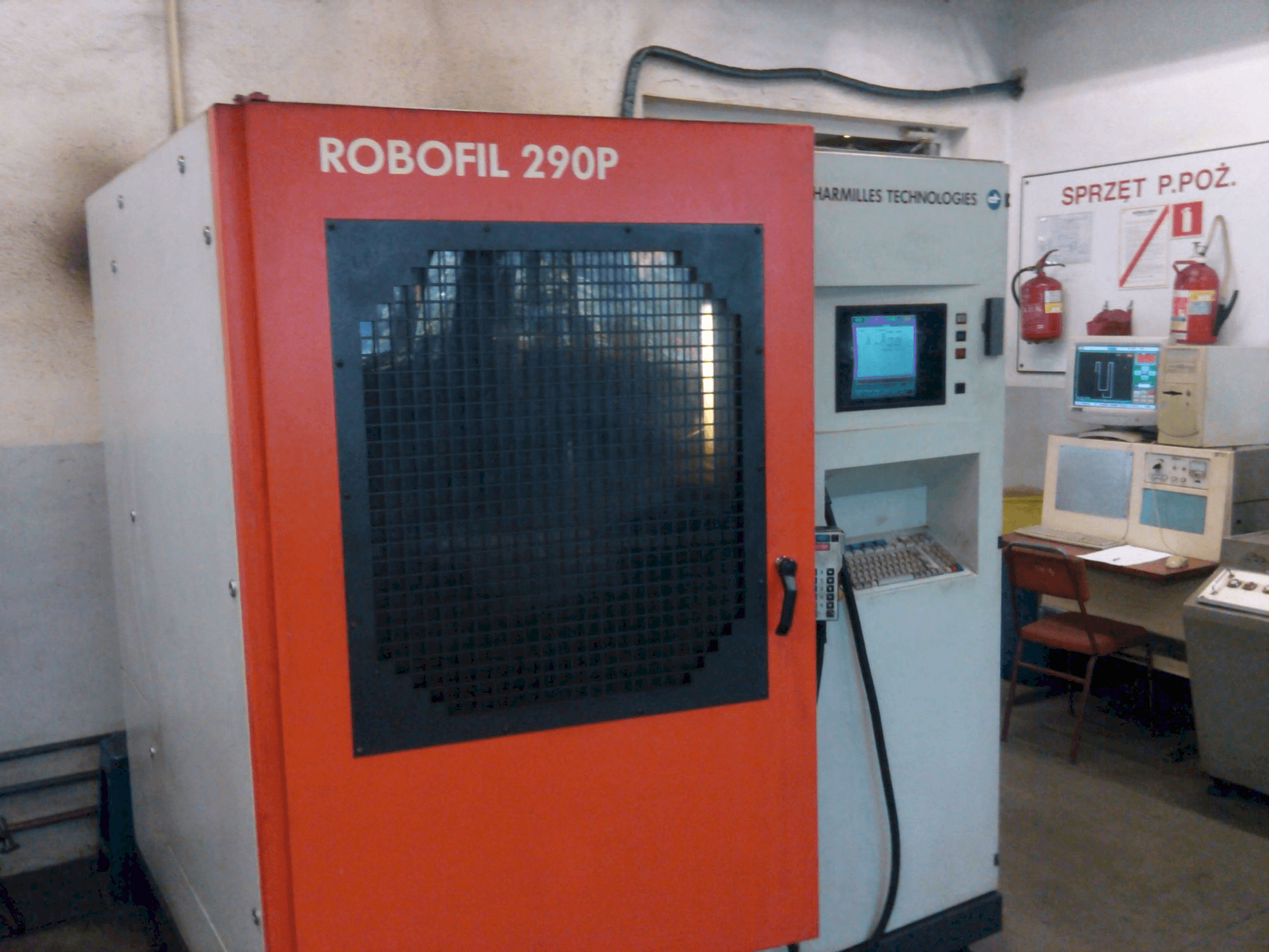 A CHARMILLES Robofil 290 P gép elölnézete