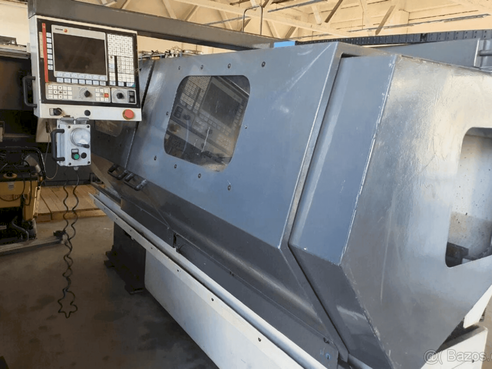 A Pinacho Taurus 260 (2000) gép elölnézete