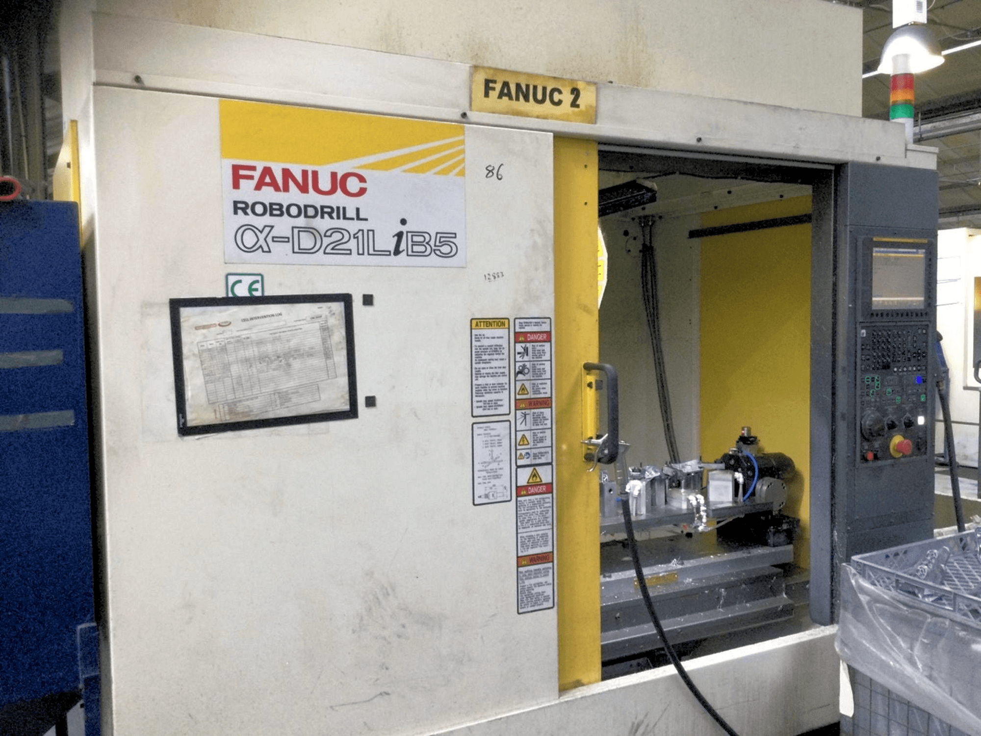 A FANUC Robodrill Alpha D21LiB5 gép elölnézete