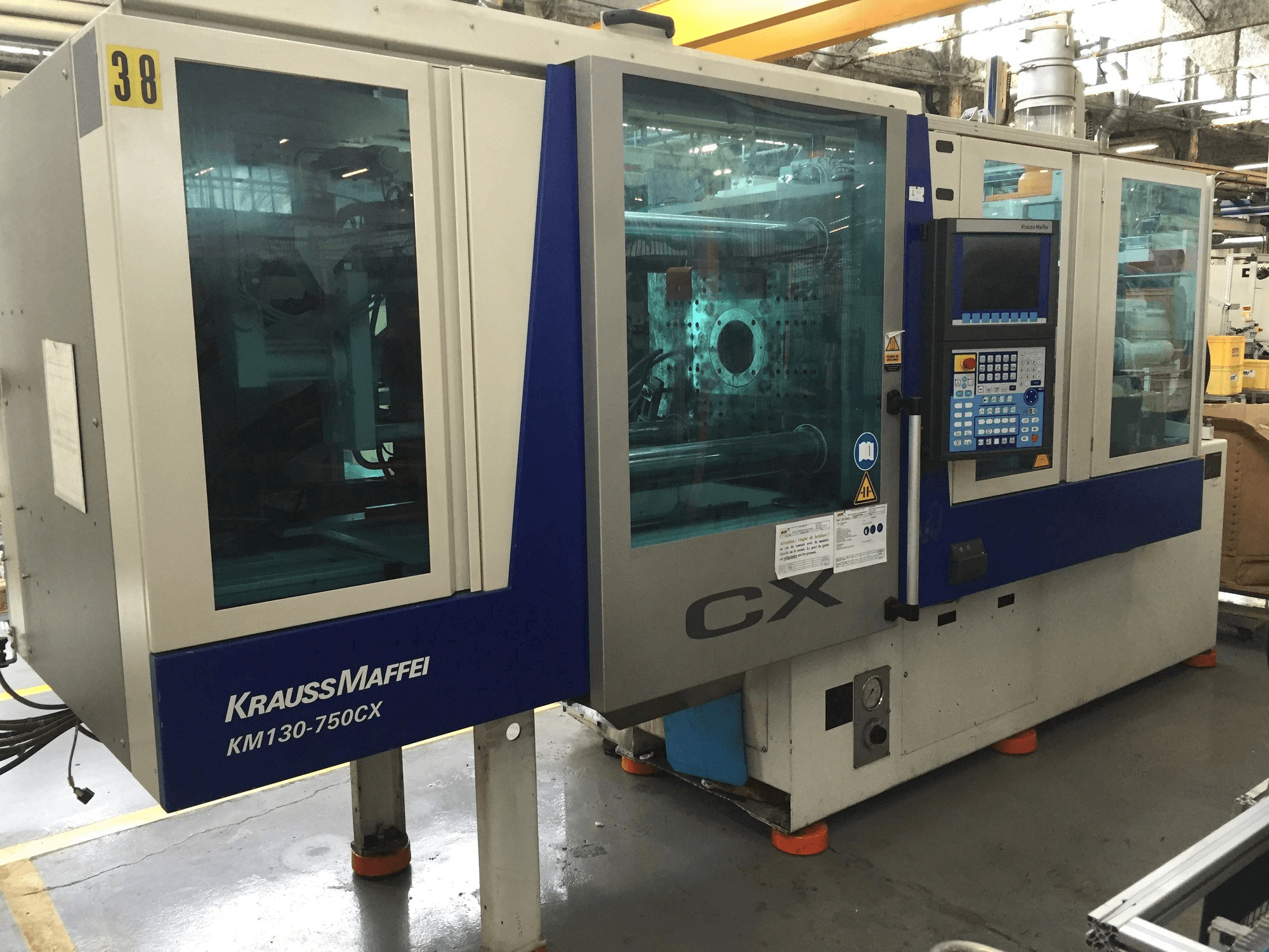 A Krauss Maffei 130-750 CX gép elölnézete