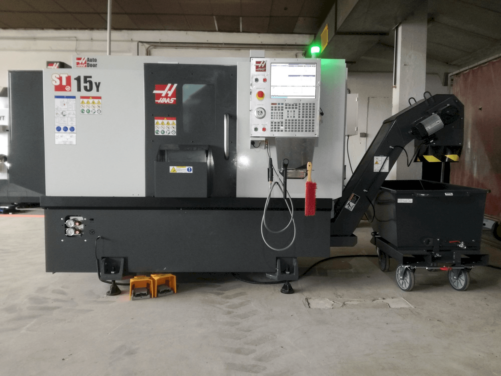 A HAAS ST 15y gép elölnézete