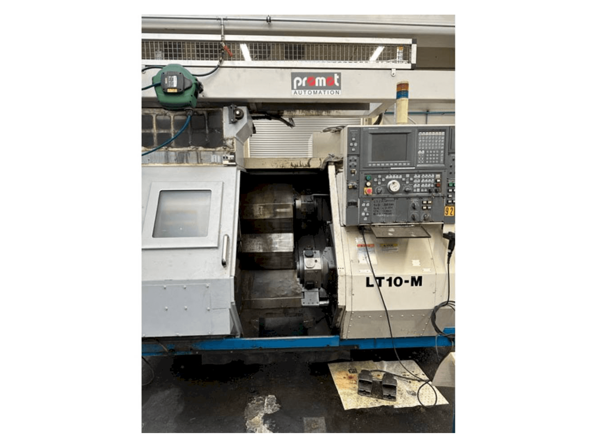 A Okuma LT10 gép elölnézete