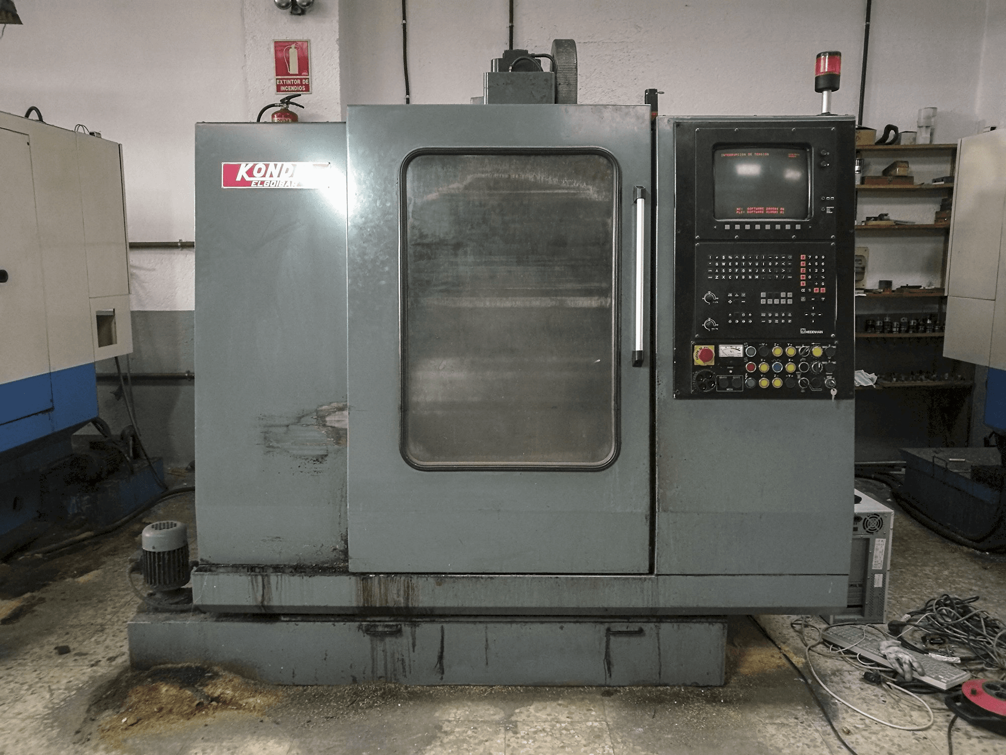 A KONDIA B-500 gép elölnézete