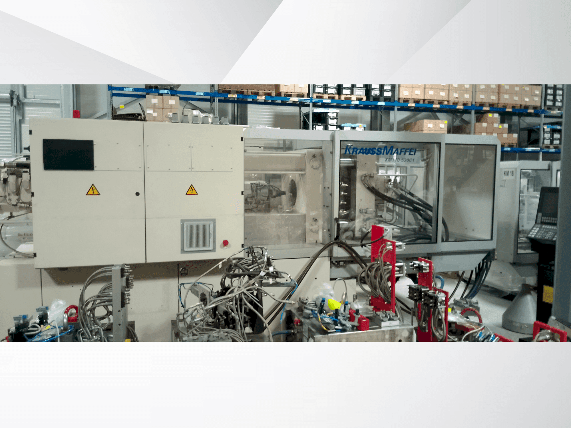 A Krauss Maffei 110-520 C1 gép elölnézete