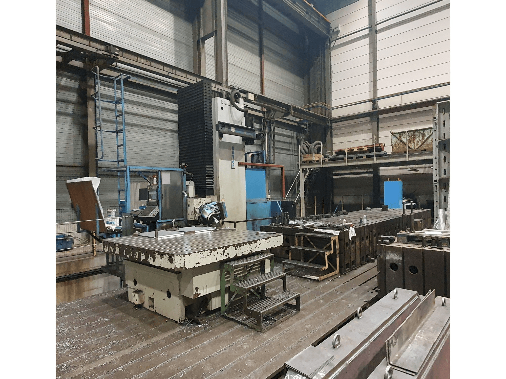 A Zayer 30-KCU-12000 gép elölnézete