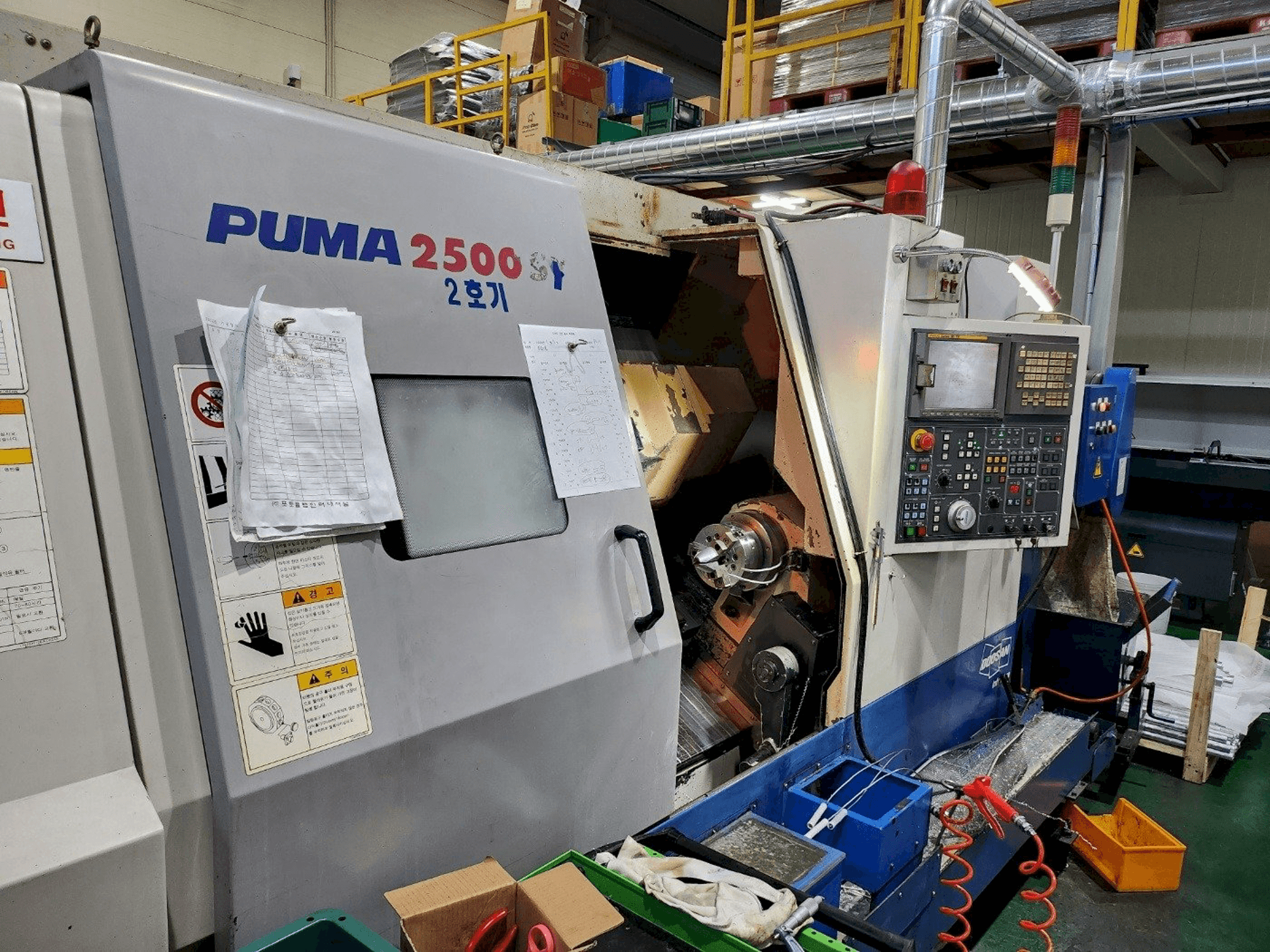 A DOOSAN PUMA 2500SY gép elölnézete