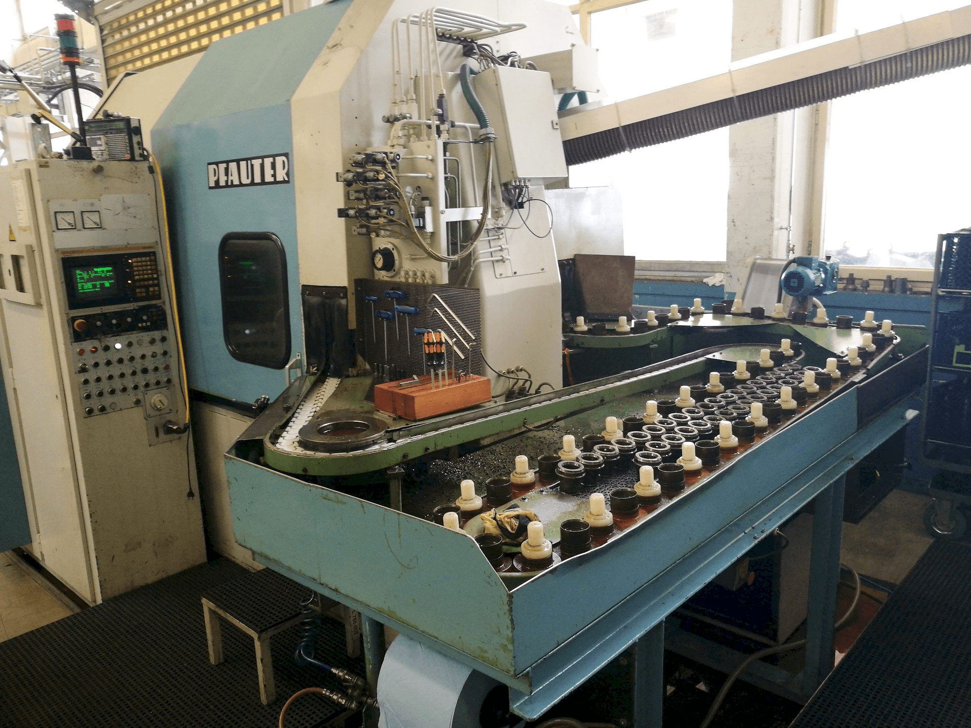 A Pfauter PA 320 NC gép elölnézete