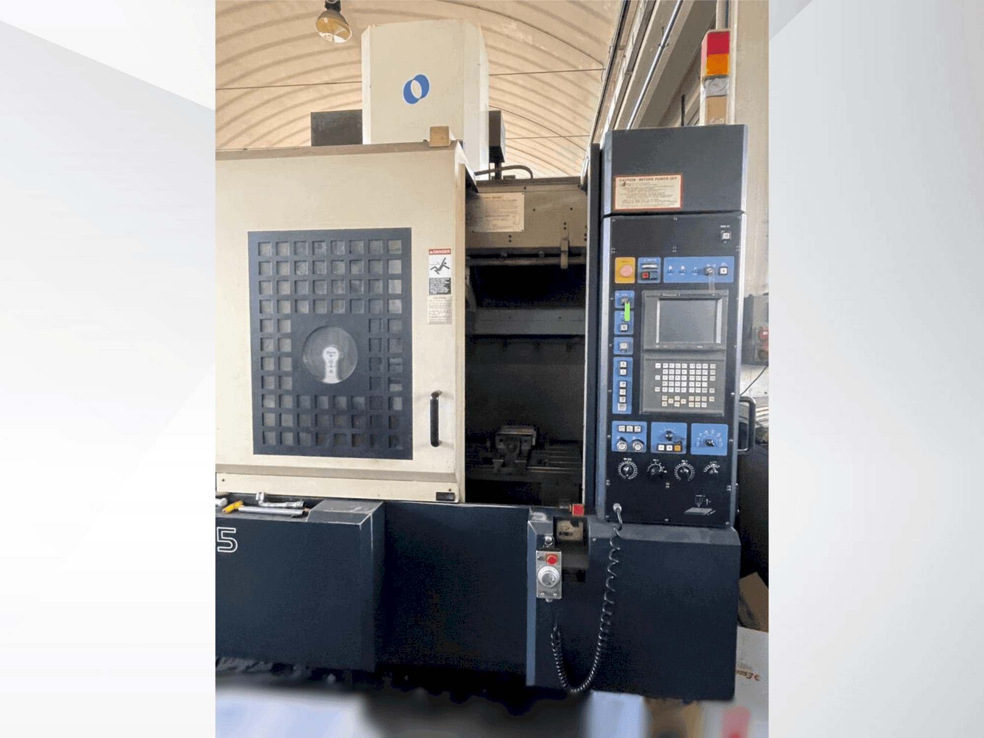 A Makino V55-A15 gép elölnézete