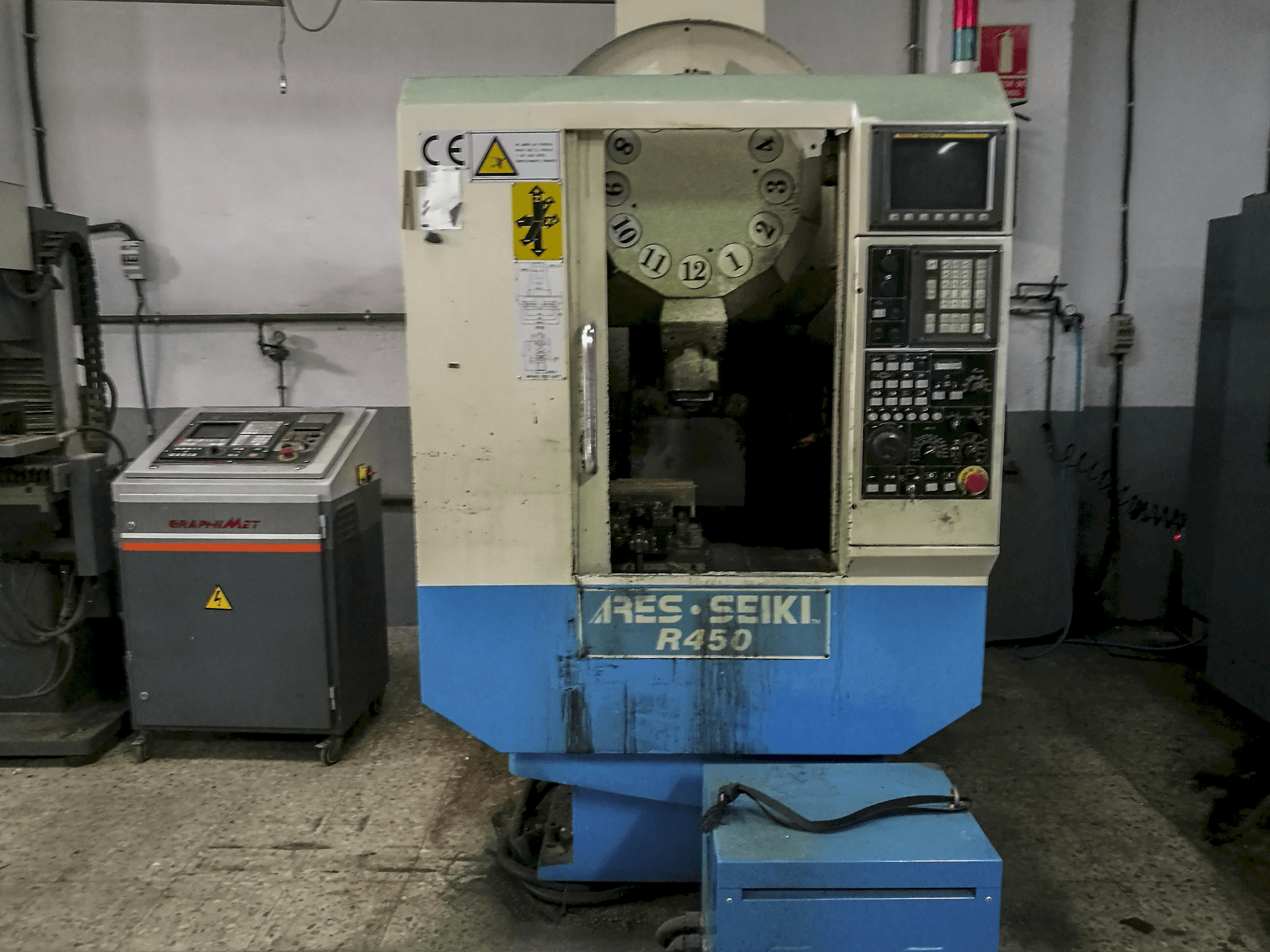A ARES R-450 gép elölnézete