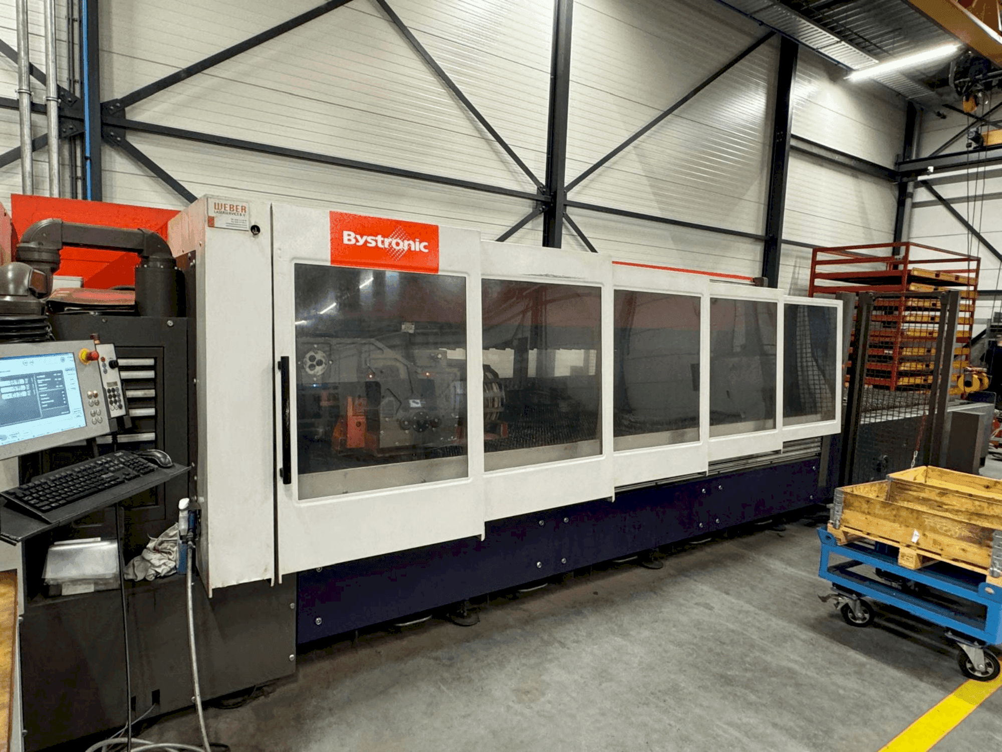 A Bystronic BySpeed 3015 gép elölnézete