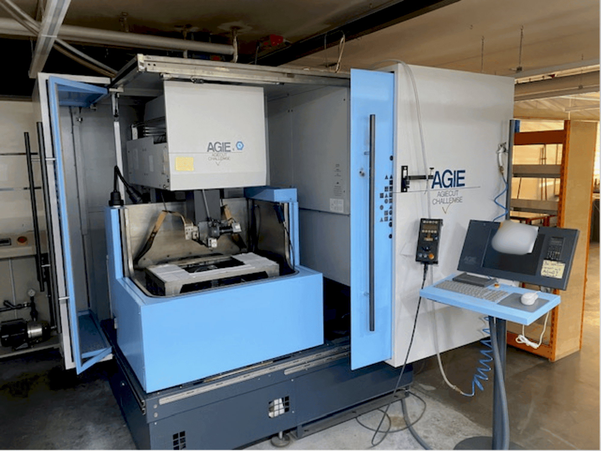 A AGIE Agiecut Challenge V2 gép elölnézete