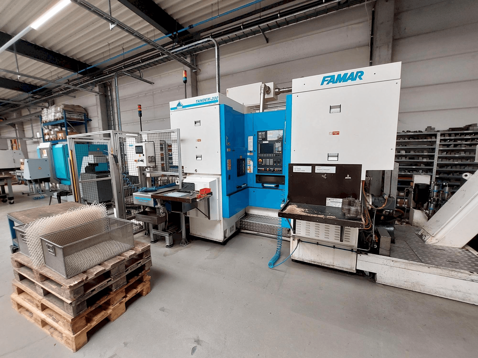 A Famar Tandem 200 gép elölnézete