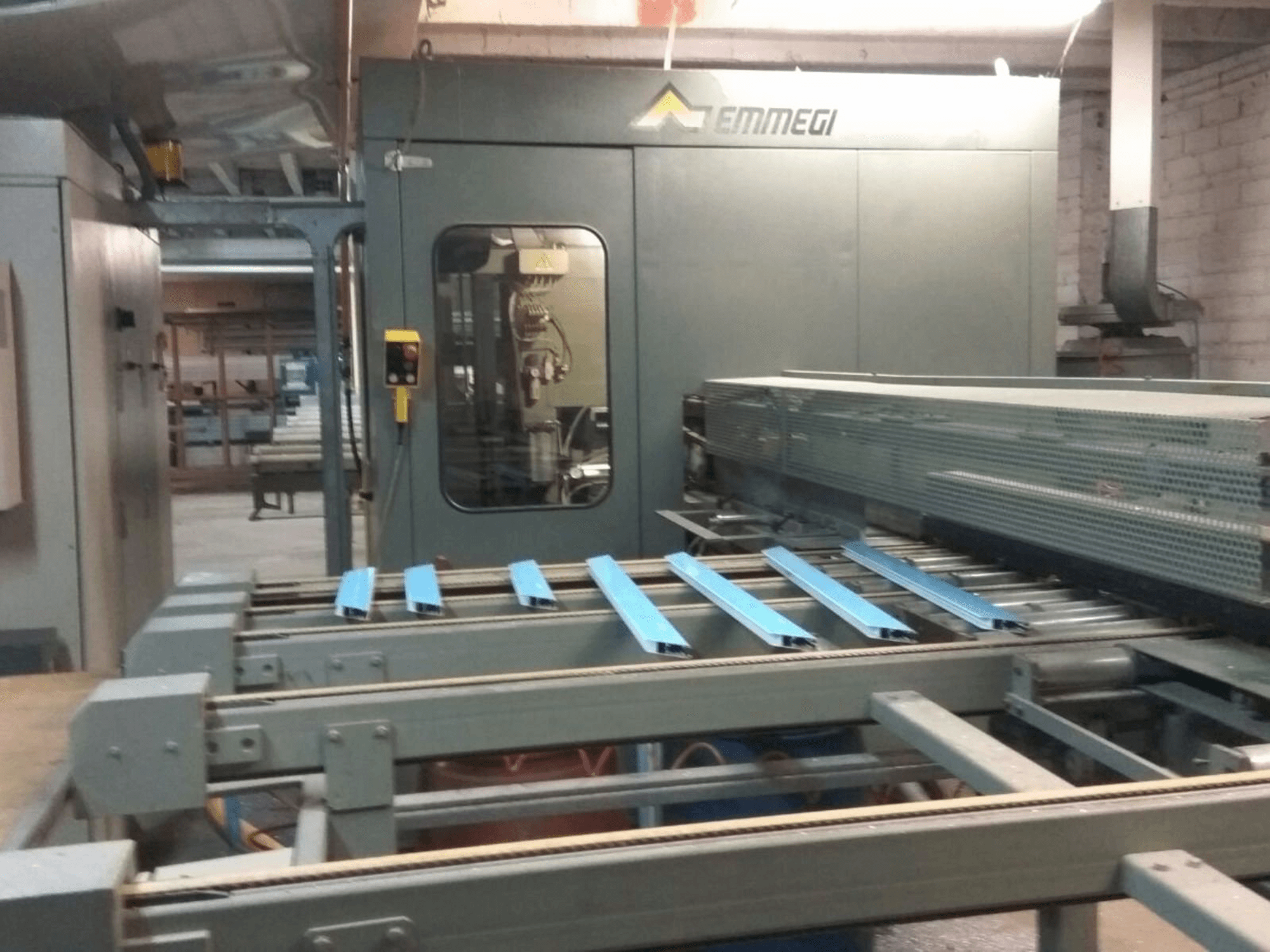 A Emmegi Quadra gép elölnézete