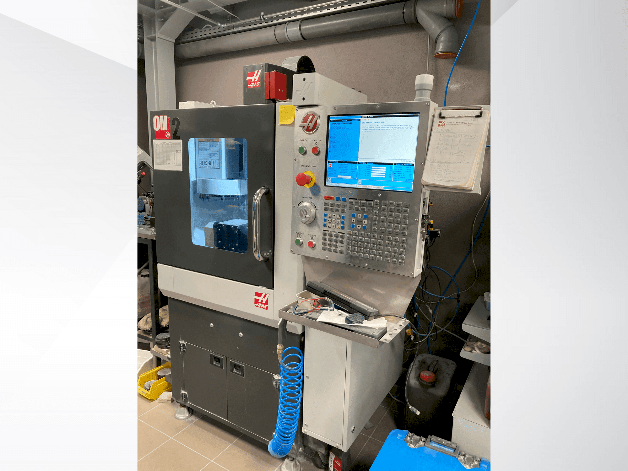 A HAAS OM-2A gép elölnézete