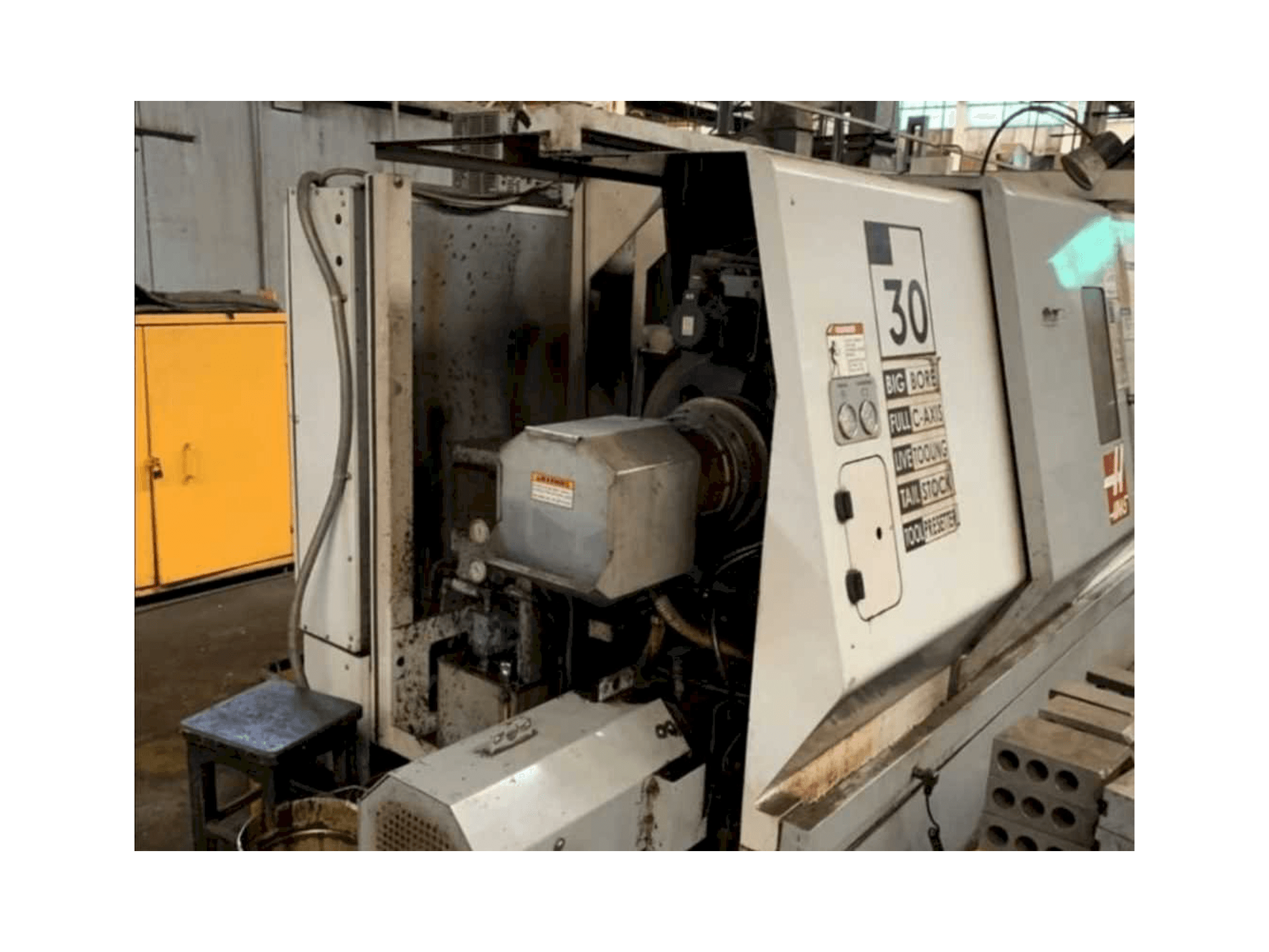 A HAAS SL-30BTHE gép elölnézete