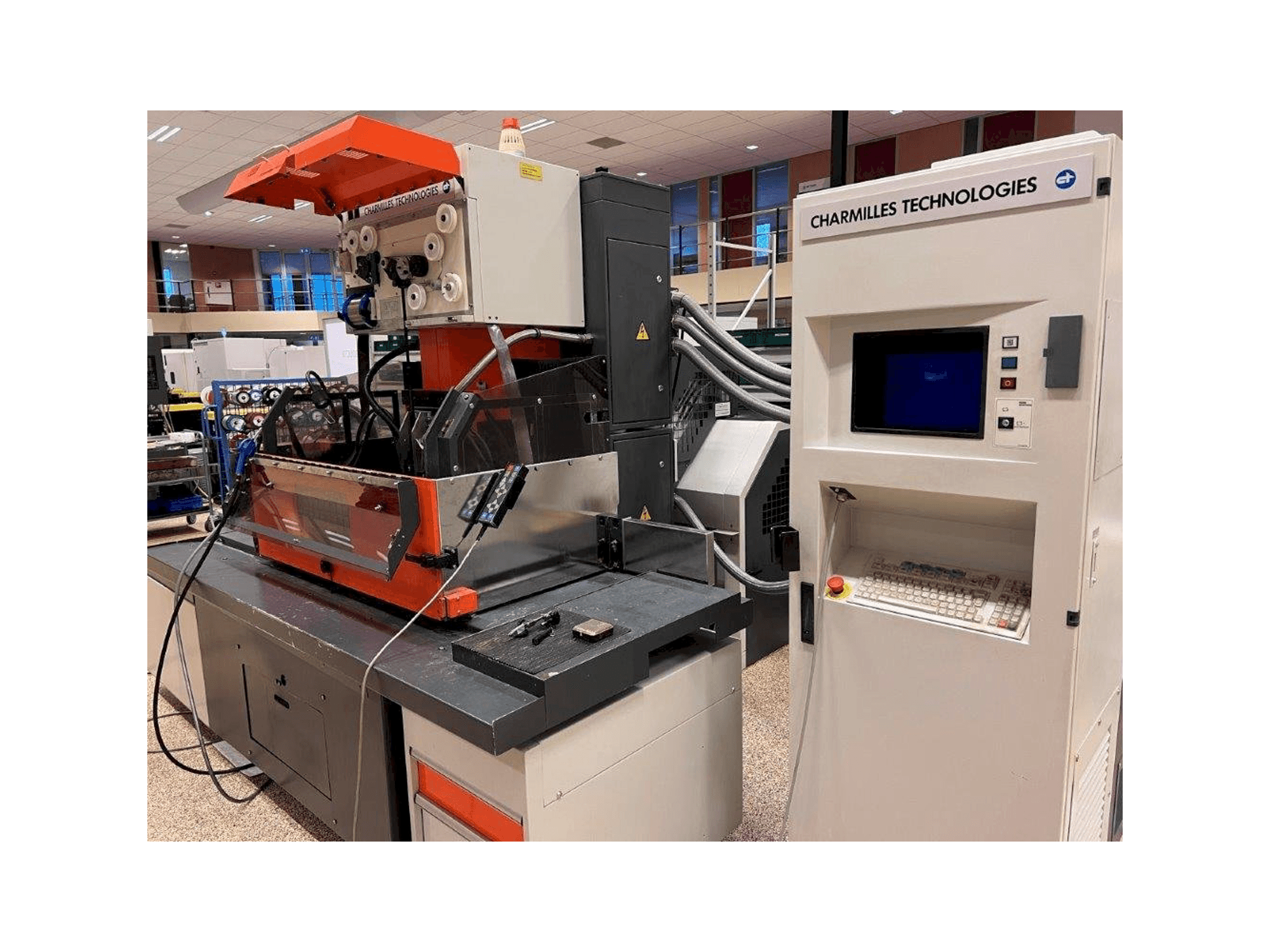 A CHARMILLES Robofil FI6020 CSL2 gép elölnézete