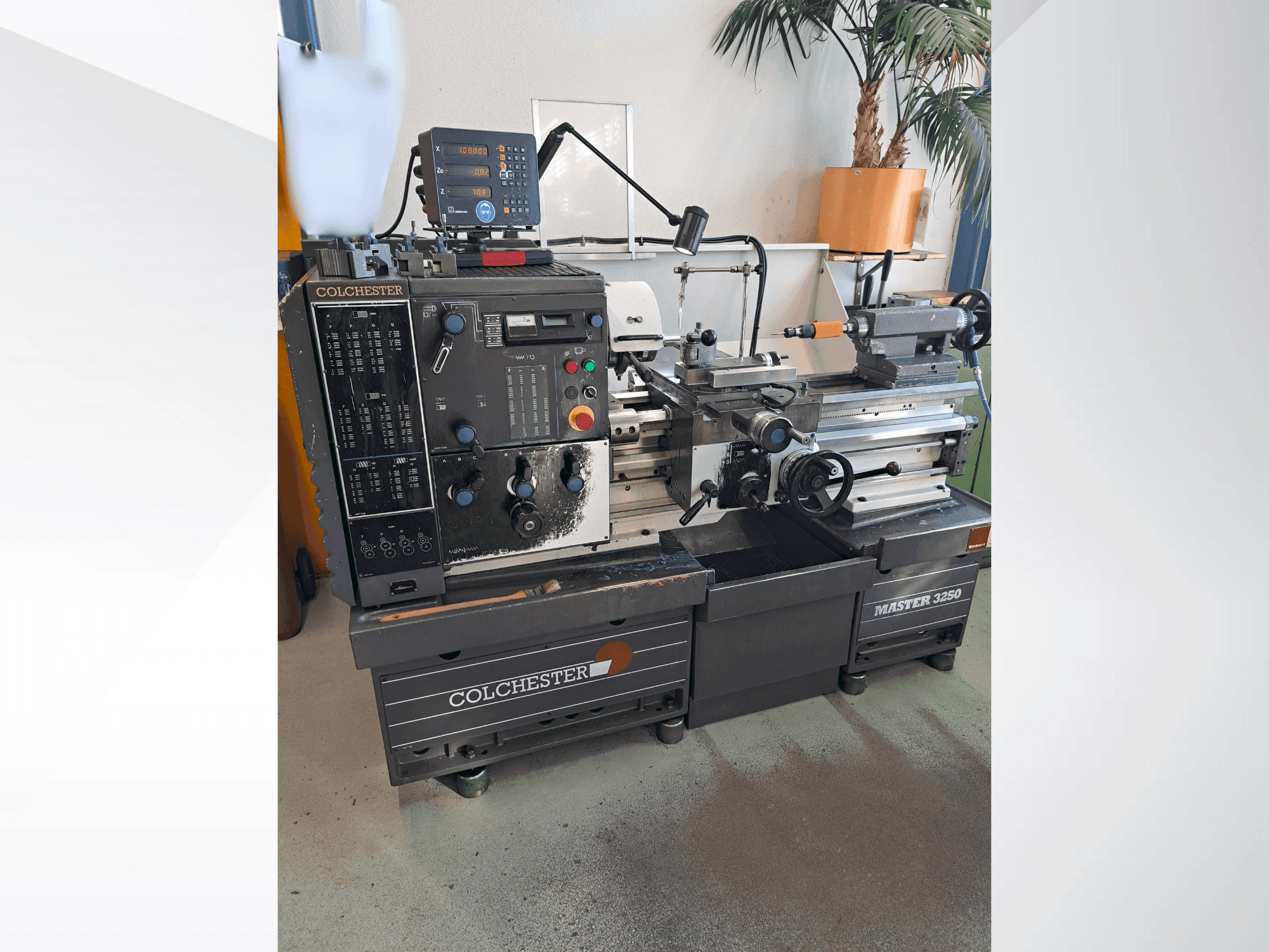 A Colchester Master 3250 gép elölnézete