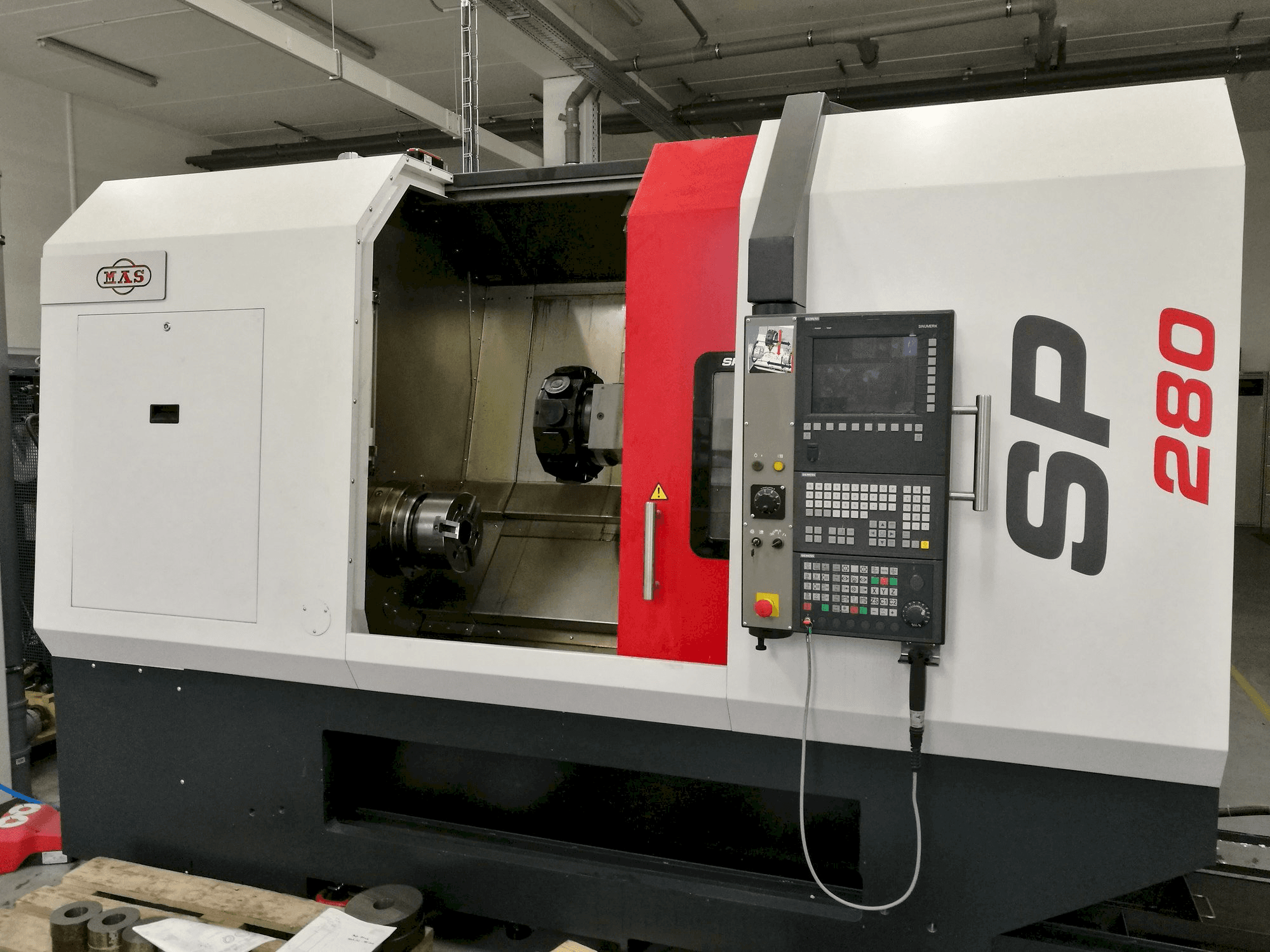 A KOVOSVIT MAS SP 280 SY gép elölnézete