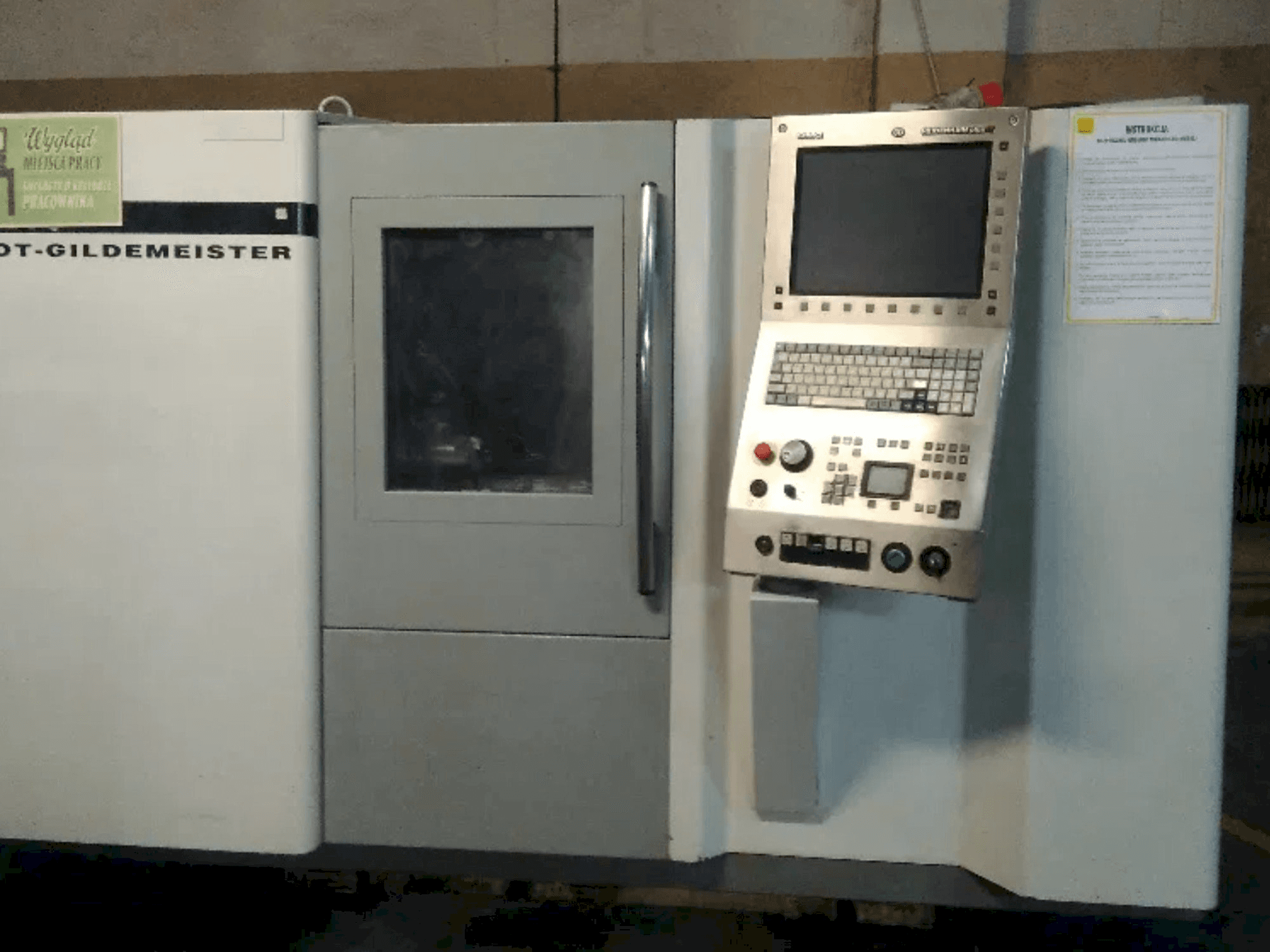 A Gildemeister CTX 210 gép elölnézete