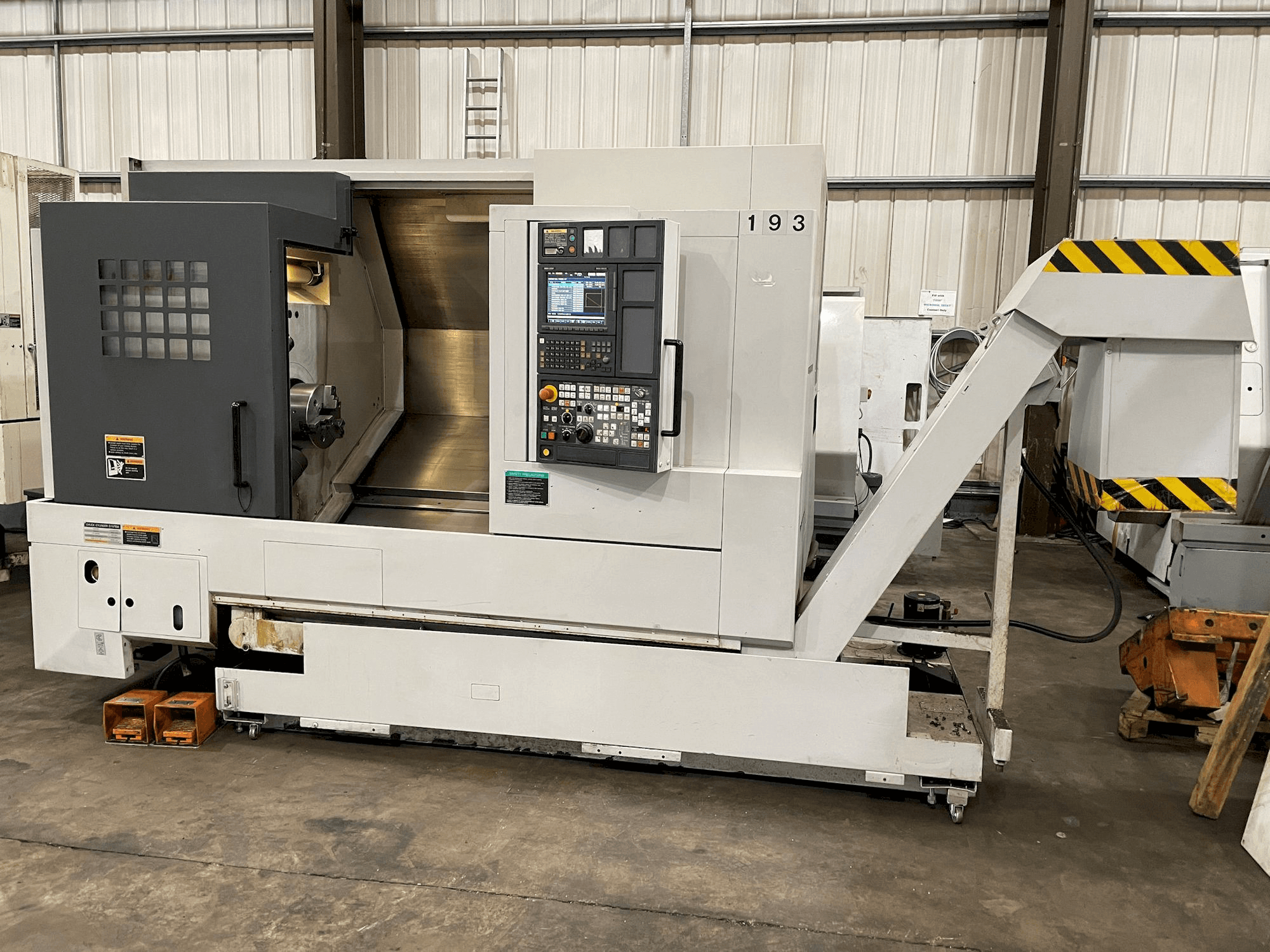 A MORI SEIKI NL 2500/700 gép elölnézete