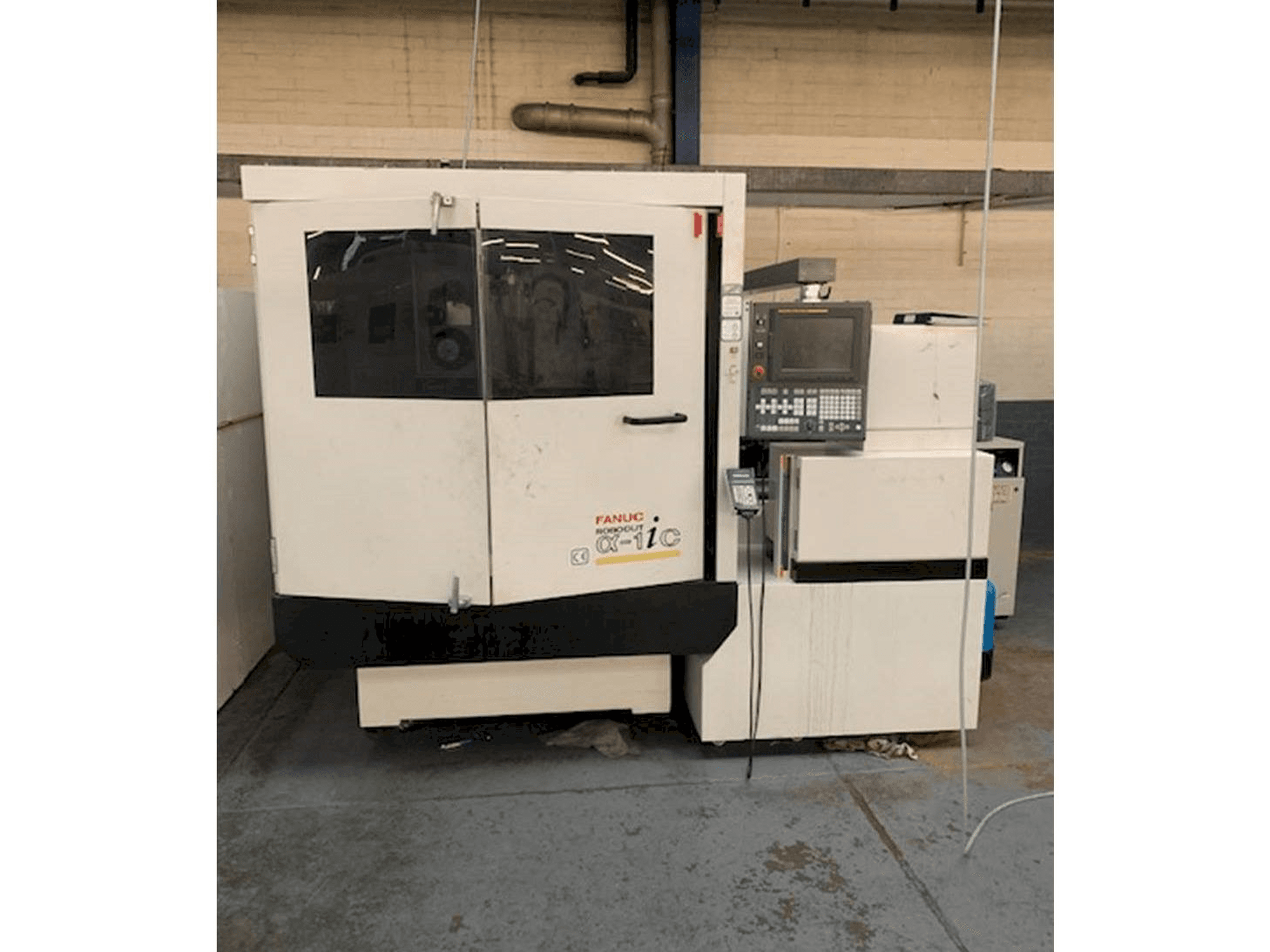 A FANUC ROBOCUT Alpha -1iC S Axis gép elölnézete