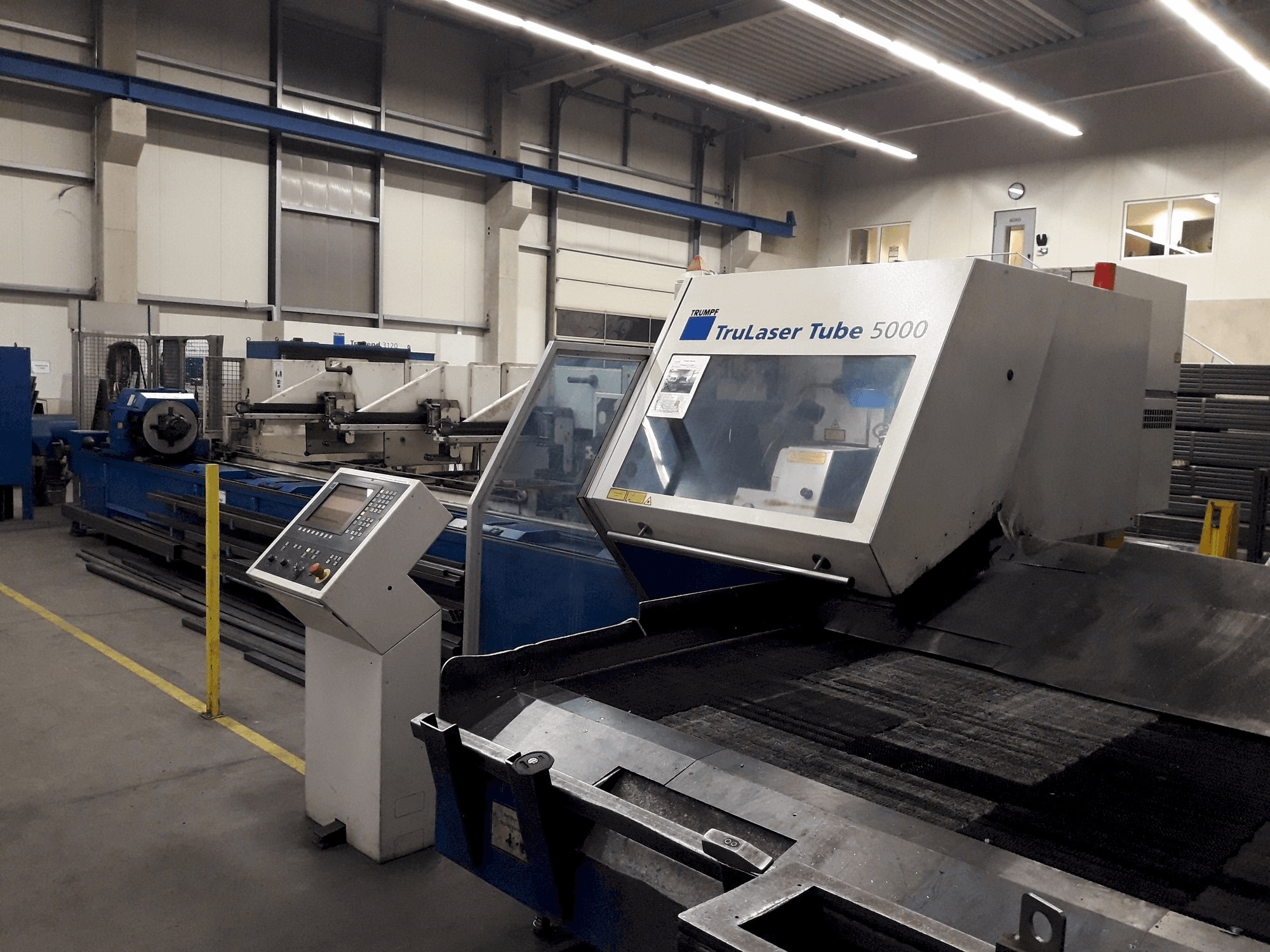 A Trumpf TruLaser Tube 5000 gép elölnézete