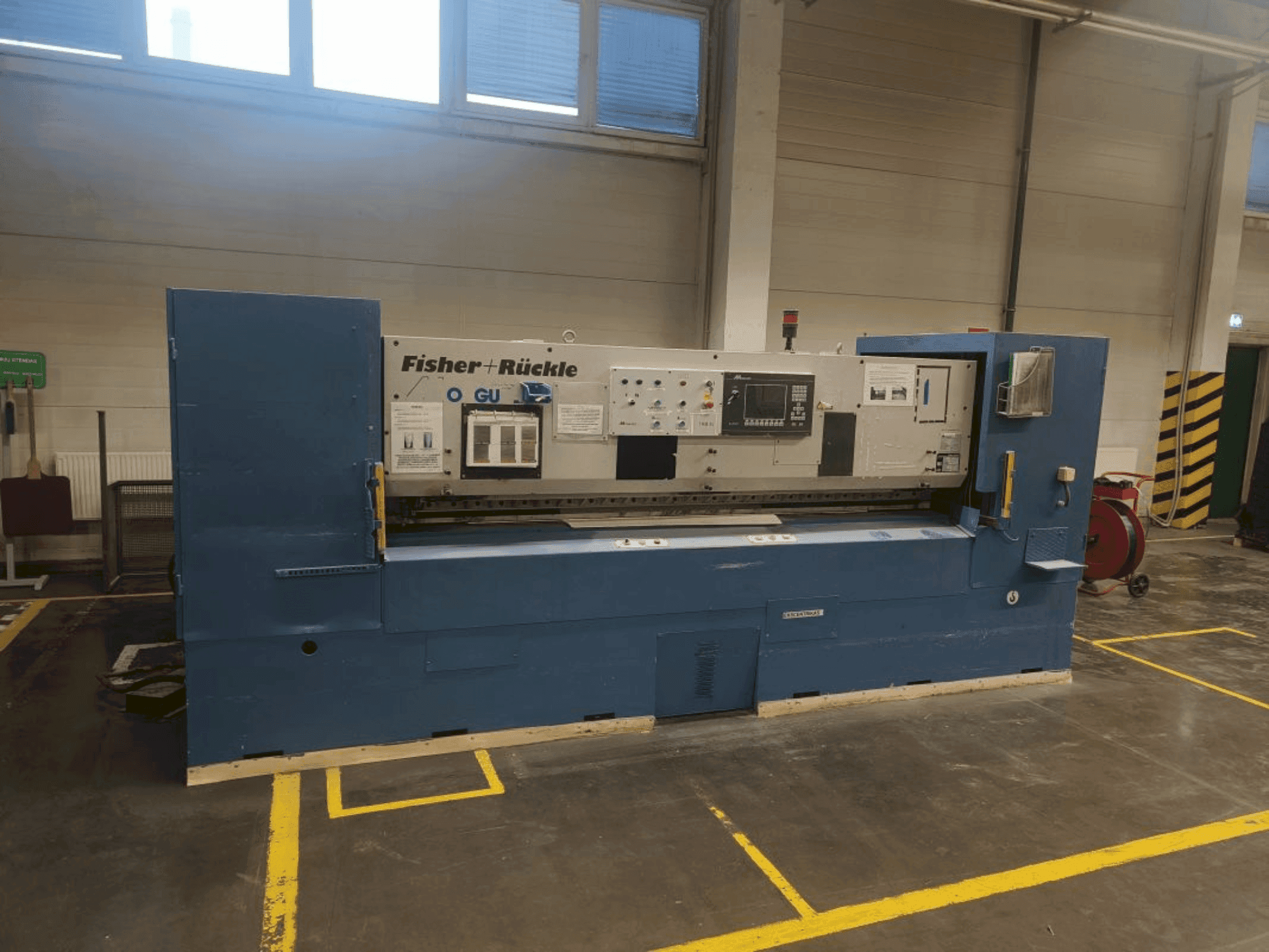 A FISCHER & RüCKLE Monguzzi AFD 35 / 2600 gép elölnézete