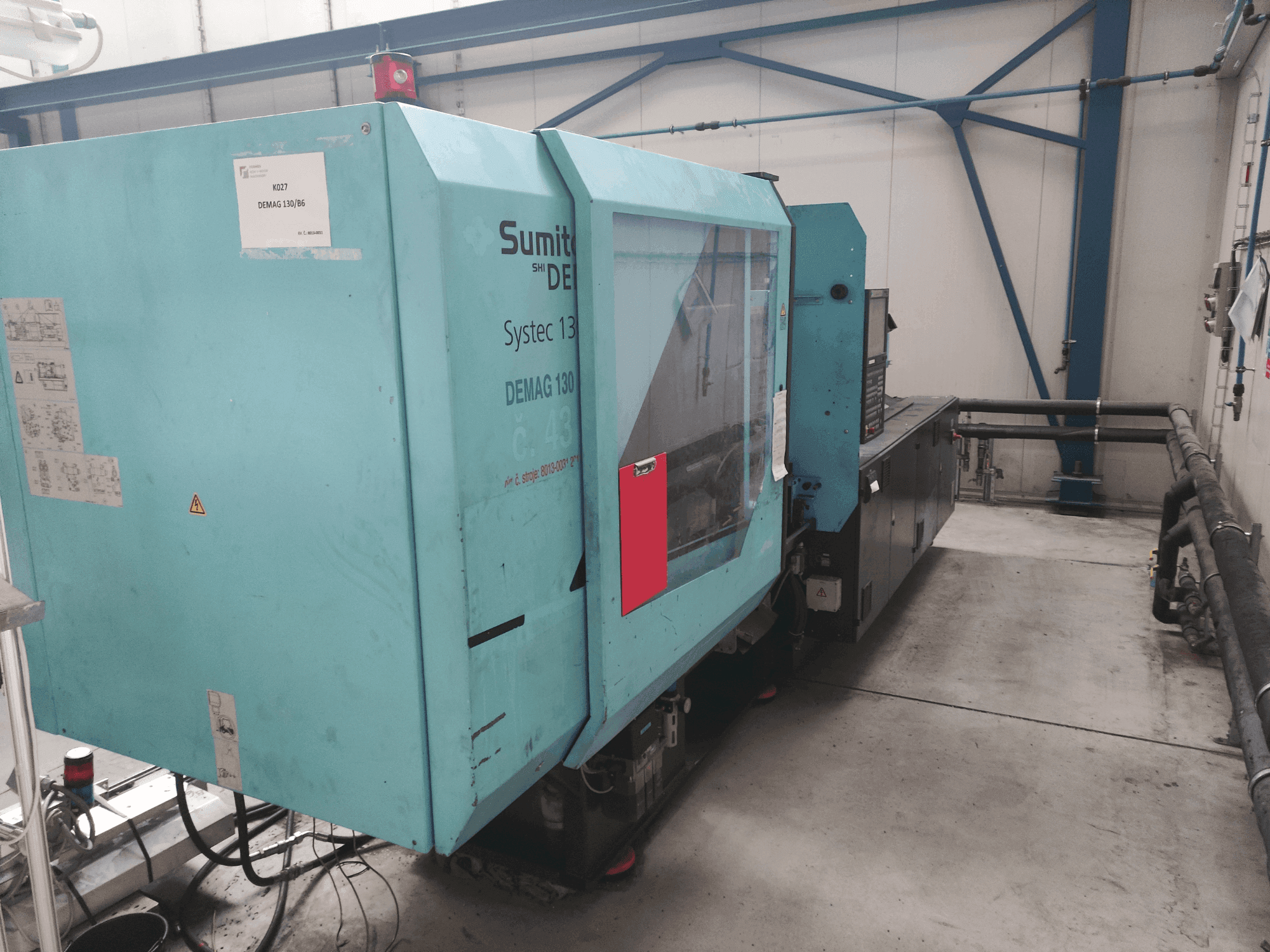 A DEMAG Systec 130/475-430 gép elölnézete
