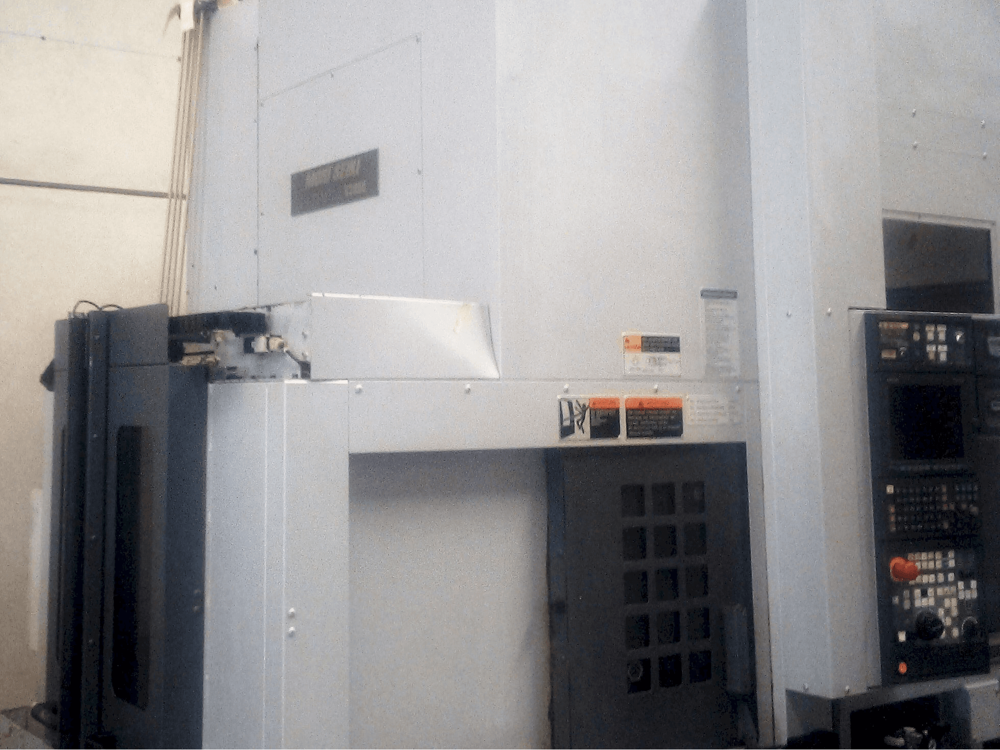 A DMG Mori Seiki ULTIMILL V-3000/MSX-850 gép elölnézete