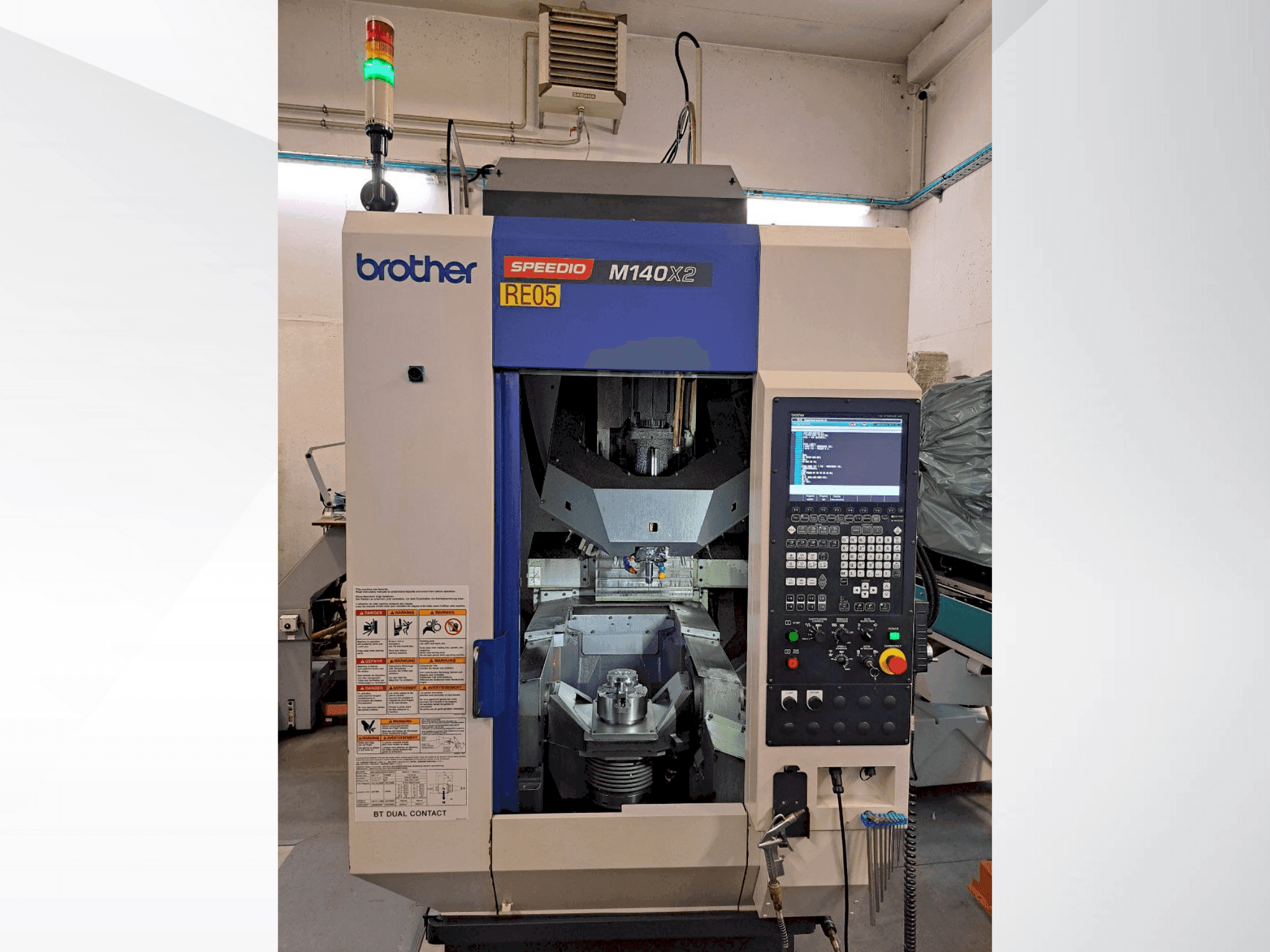 A Brother SPEEDIO M140X2 gép elölnézete