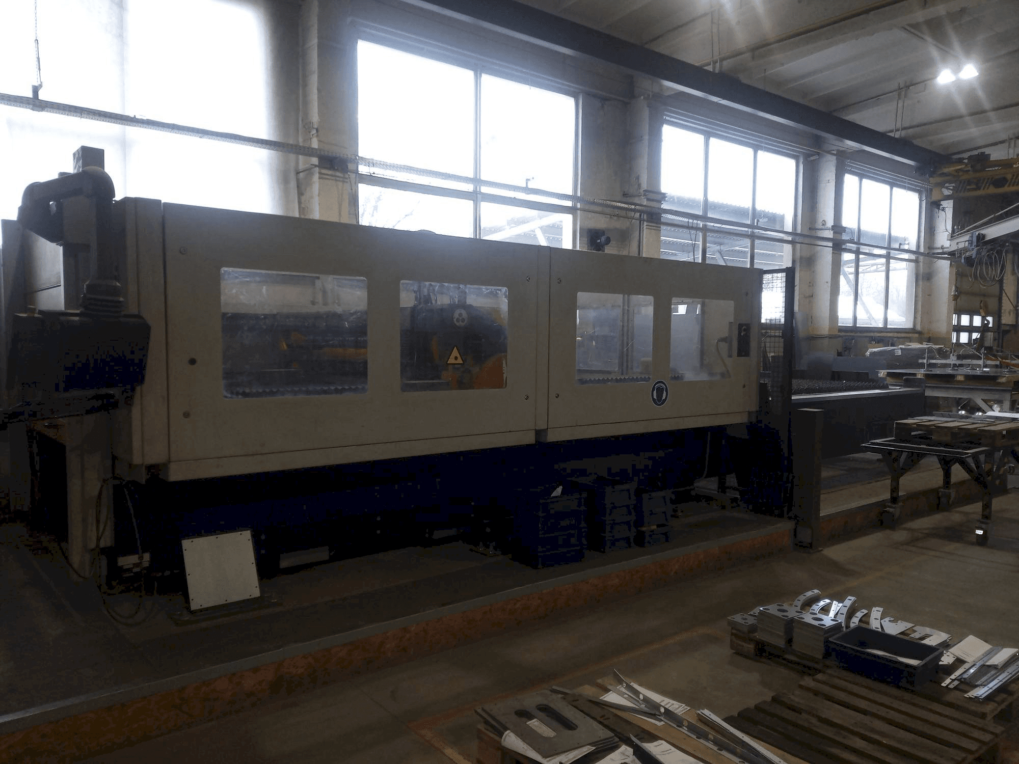 A Bystronic Bysprint 3015 gép elölnézete