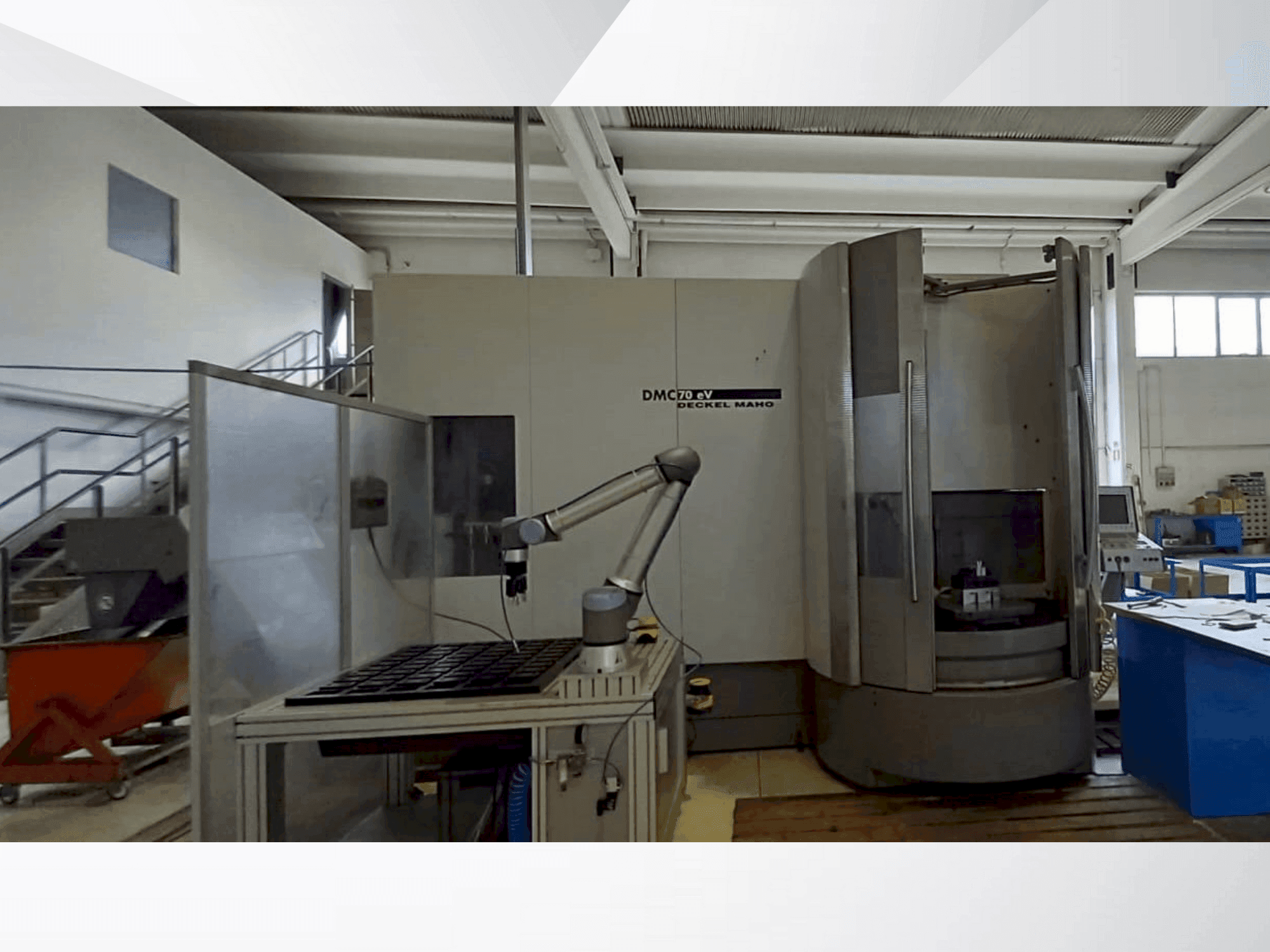A DECKEL MAHO DMC 70 Evo gép elölnézete